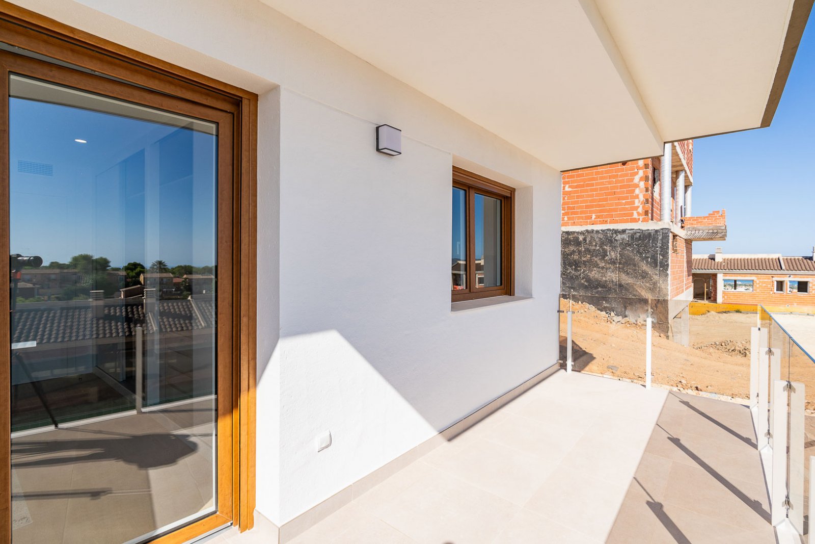 8237NUC Neubau-Doppelhaushälften mit Panoramablick auf das Meer zum Verkauf in La Nucía.