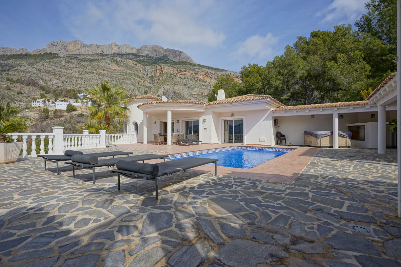 C3XY4484ALT Schöne traditionelle Villa in Alhama Springs, Altea