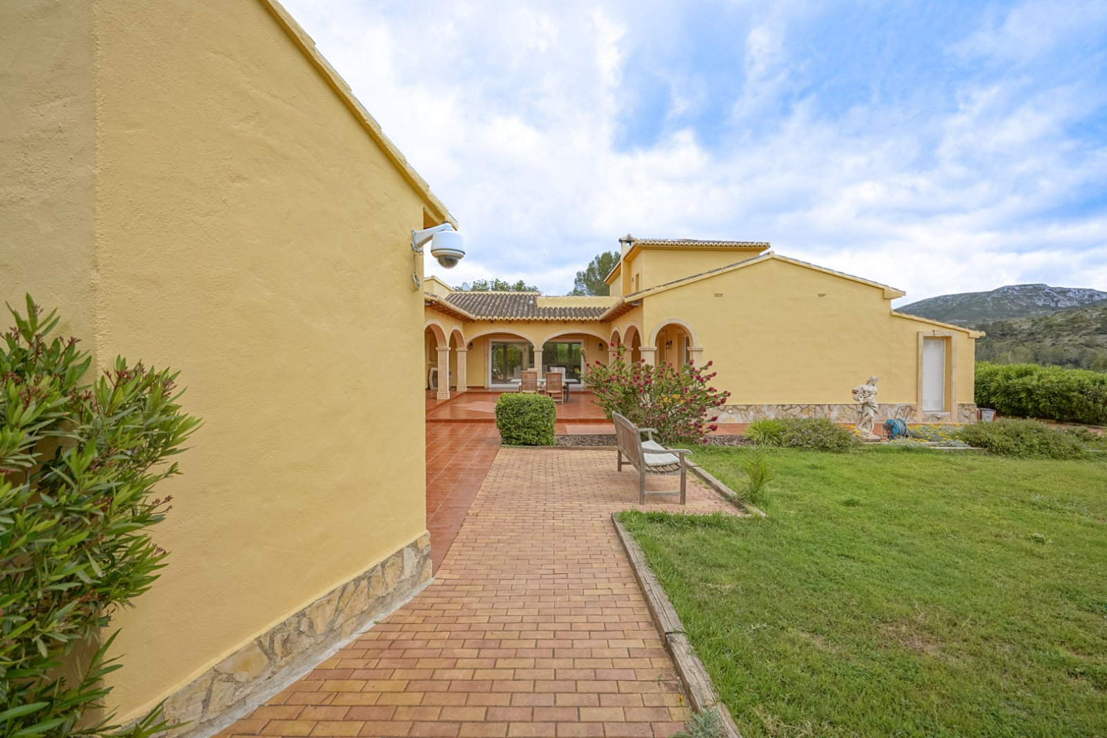 4523GAT Geräumige Villa auf großem Grundstück zum Verkauf in Gata de Gorgos
