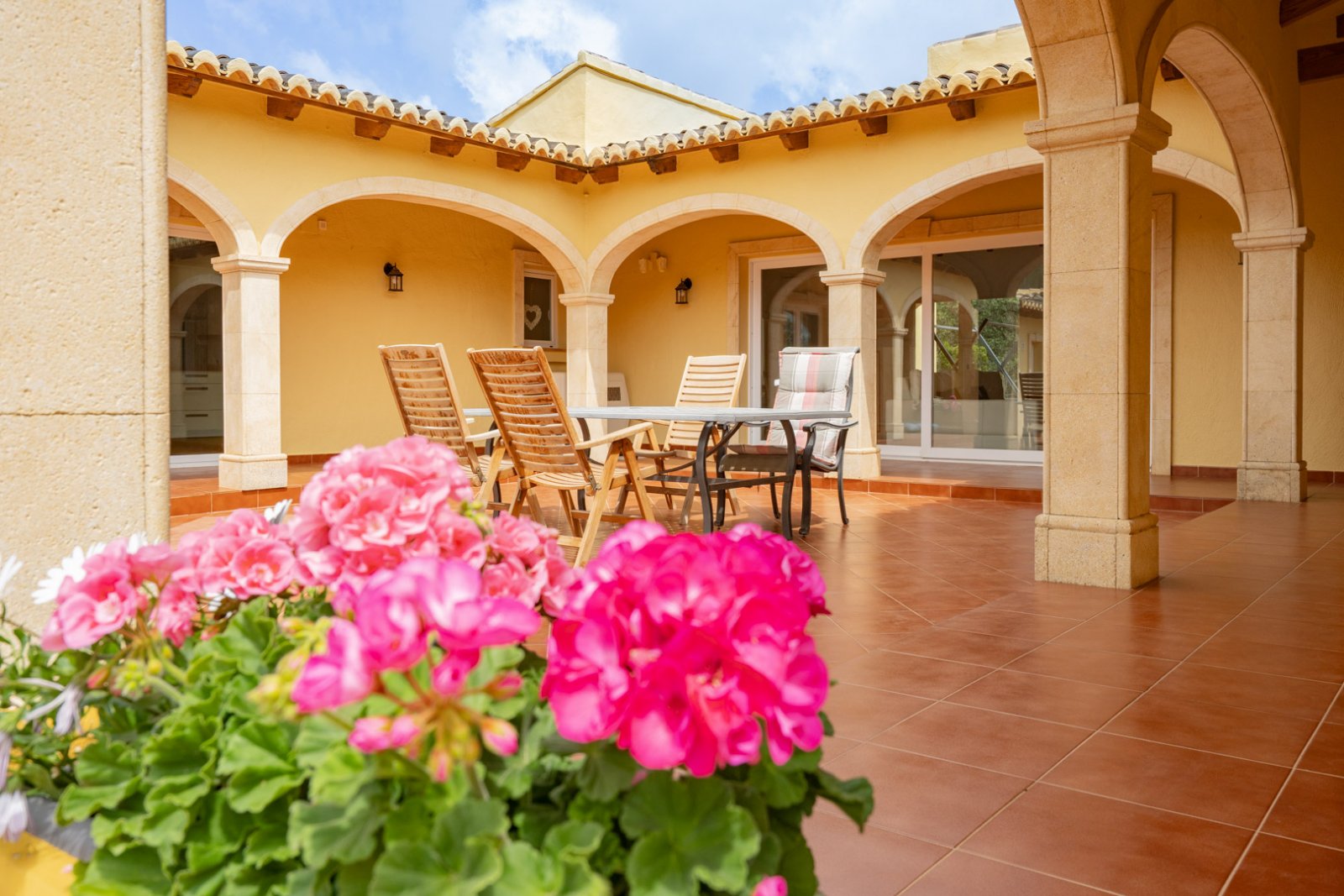 4523GAT Geräumige Villa auf großem Grundstück zum Verkauf in Gata de Gorgos