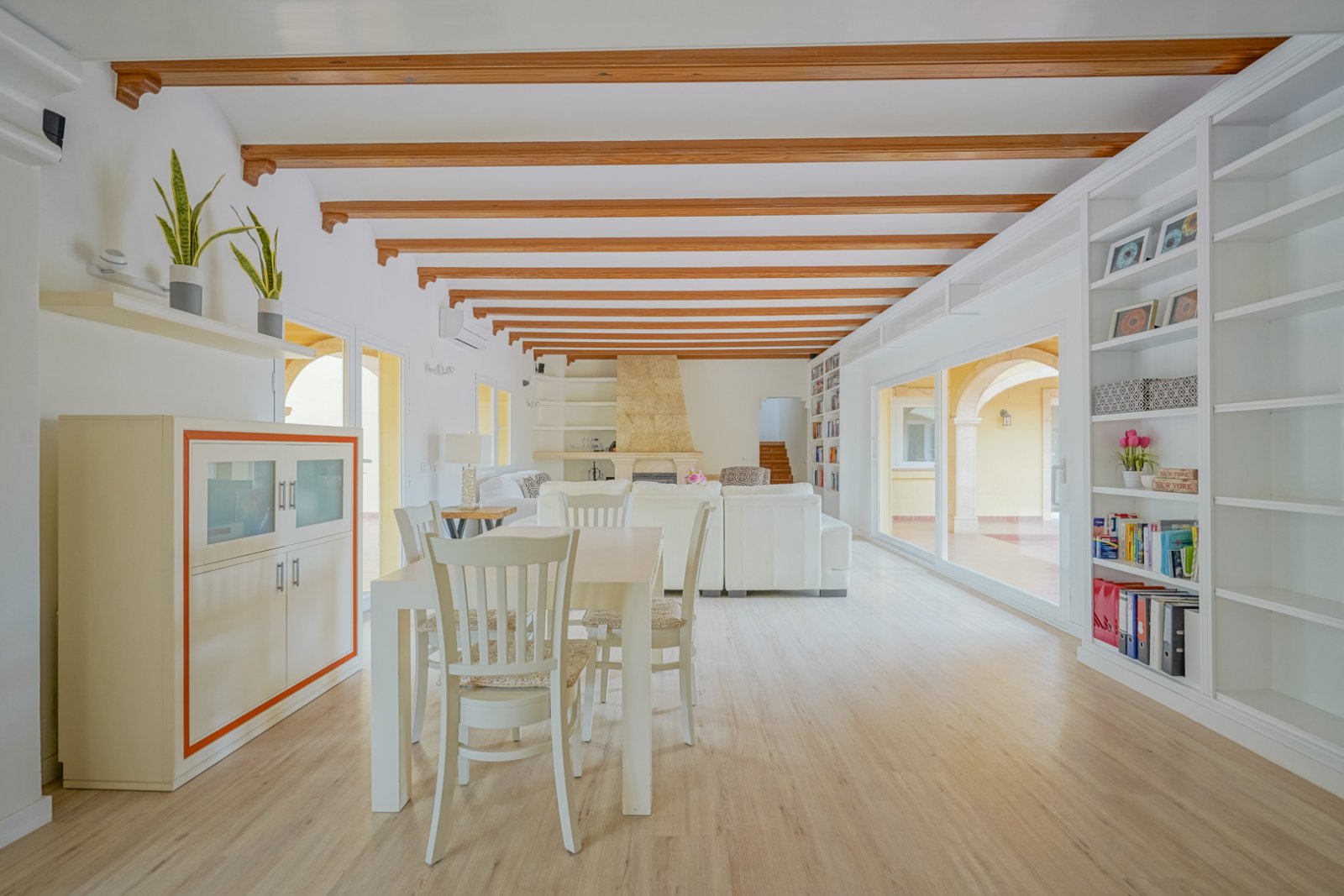 4523GAT Geräumige Villa auf großem Grundstück zum Verkauf in Gata de Gorgos