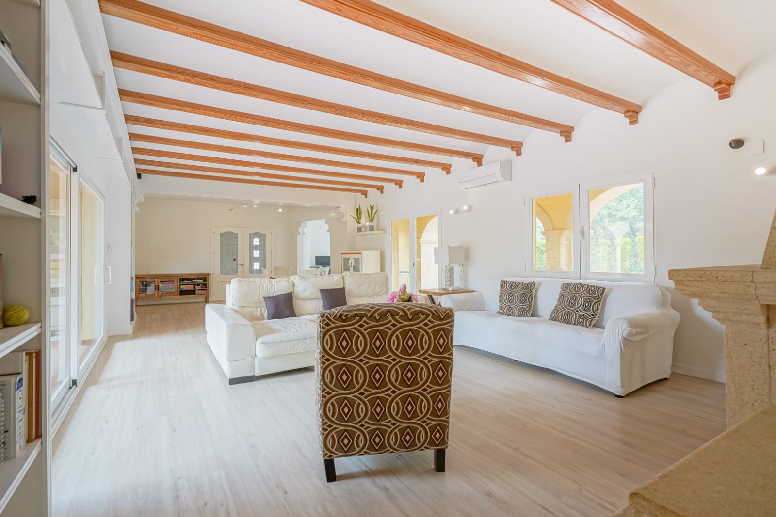 4523GAT Geräumige Villa auf großem Grundstück zum Verkauf in Gata de Gorgos