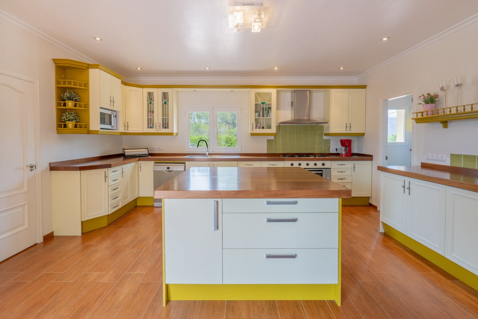 4523GAT Geräumige Villa auf großem Grundstück zum Verkauf in Gata de Gorgos