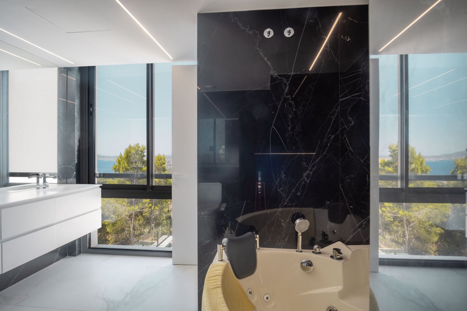 8283ALT Moderne Villa mit Panoramablick auf das Meer in Altea Hills zu verkaufen.