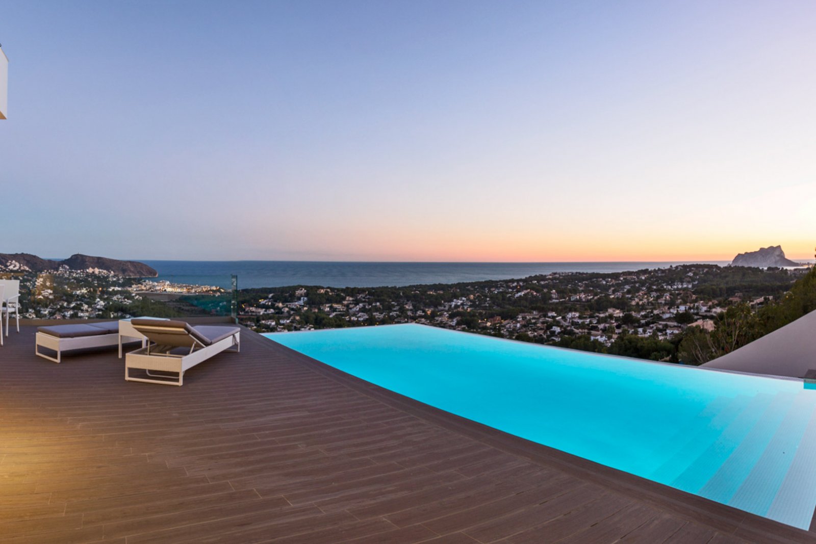 9002MOR Moderne Villa mit Panoramablick auf das Meer in Moraira zu verkaufen.