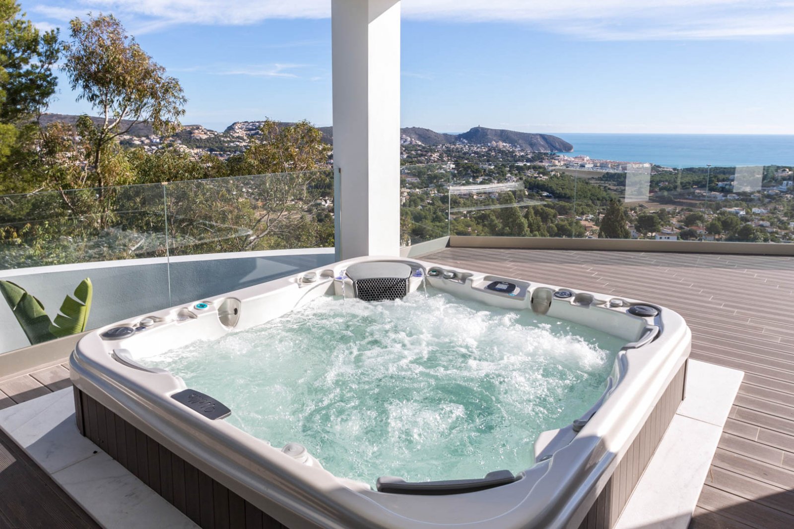 9002MOR Moderne Villa mit Panoramablick auf das Meer in Moraira zu verkaufen.