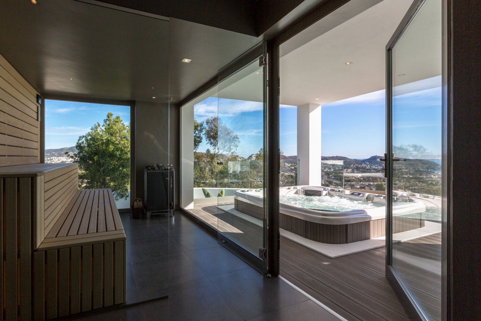 9002MOR Moderne Villa mit Panoramablick auf das Meer in Moraira zu verkaufen.