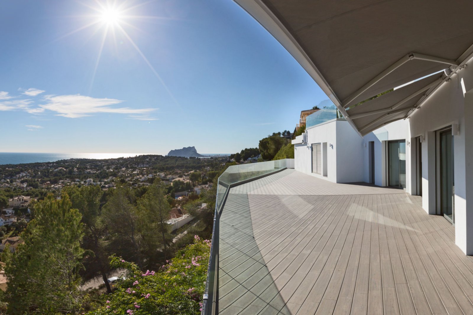 9002MOR Moderne Villa mit Panoramablick auf das Meer in Moraira zu verkaufen.