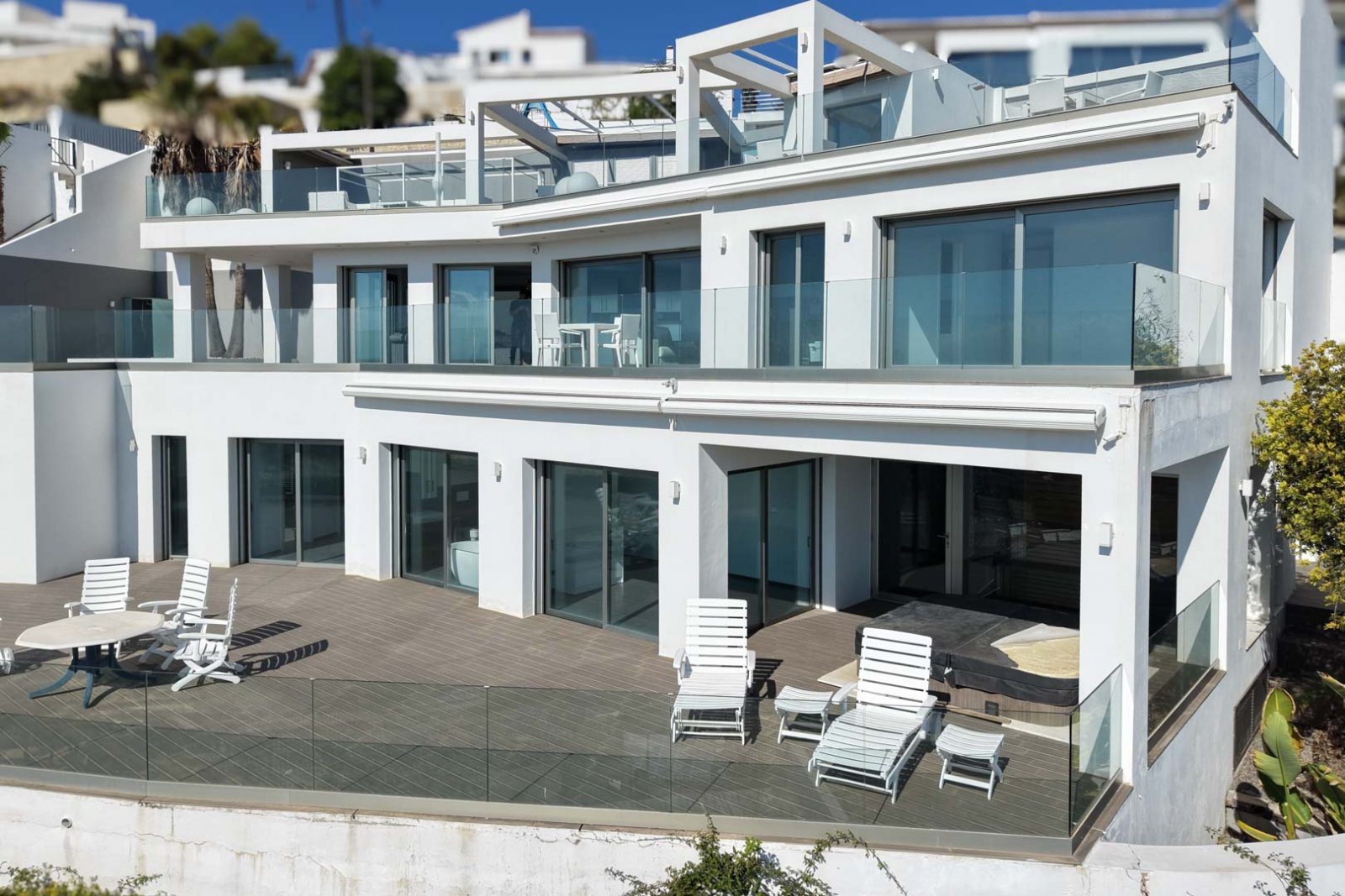 9002MOR Moderne Villa mit Panoramablick auf das Meer in Moraira zu verkaufen.