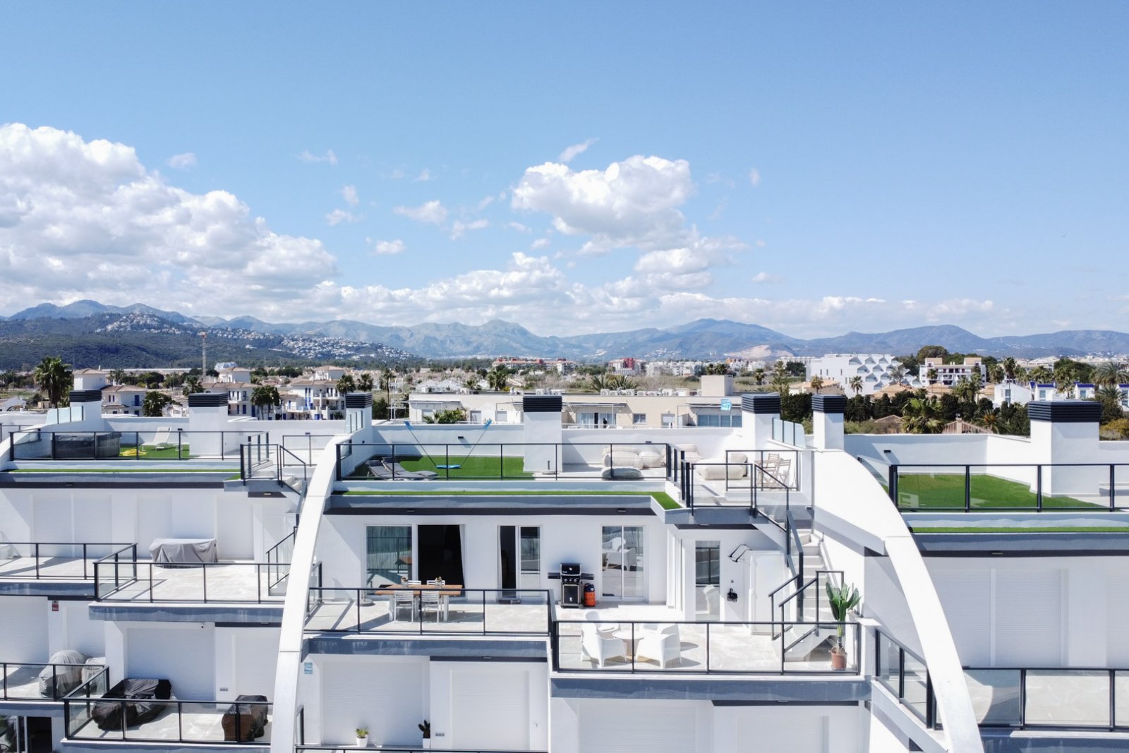 4502DEN Fantastisches modernes Penthouse direkt am Strand zu verkaufen in Denia
