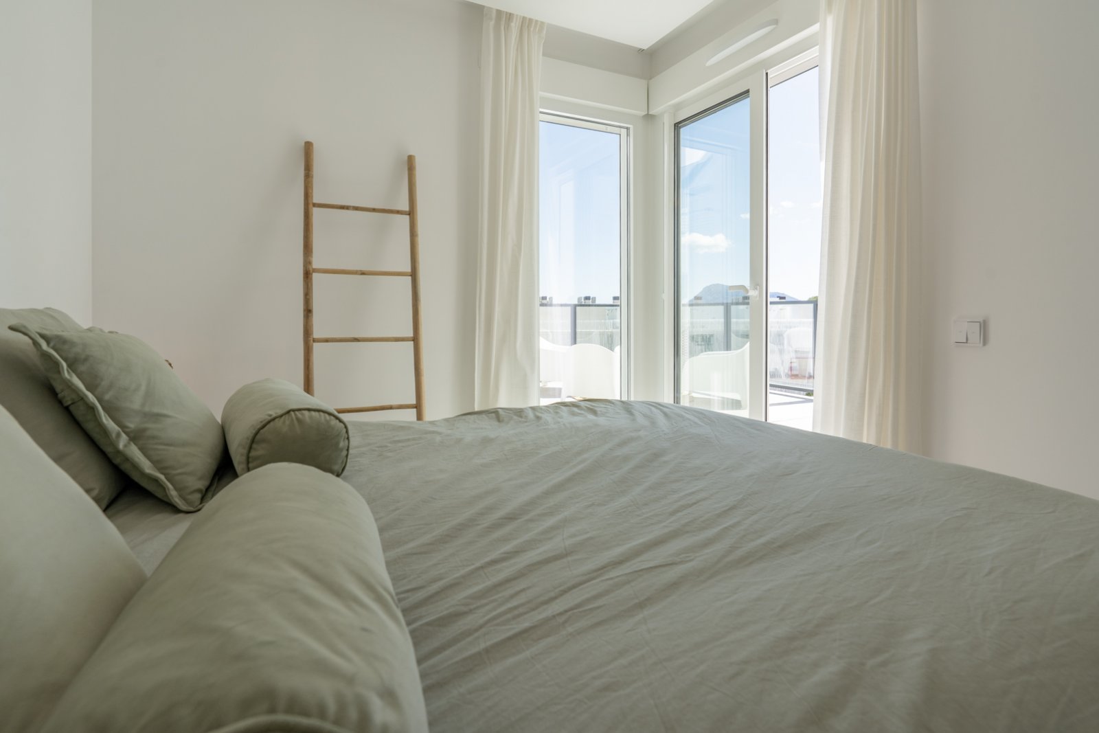 4502DEN Fantastisches modernes Penthouse direkt am Strand zu verkaufen in Denia