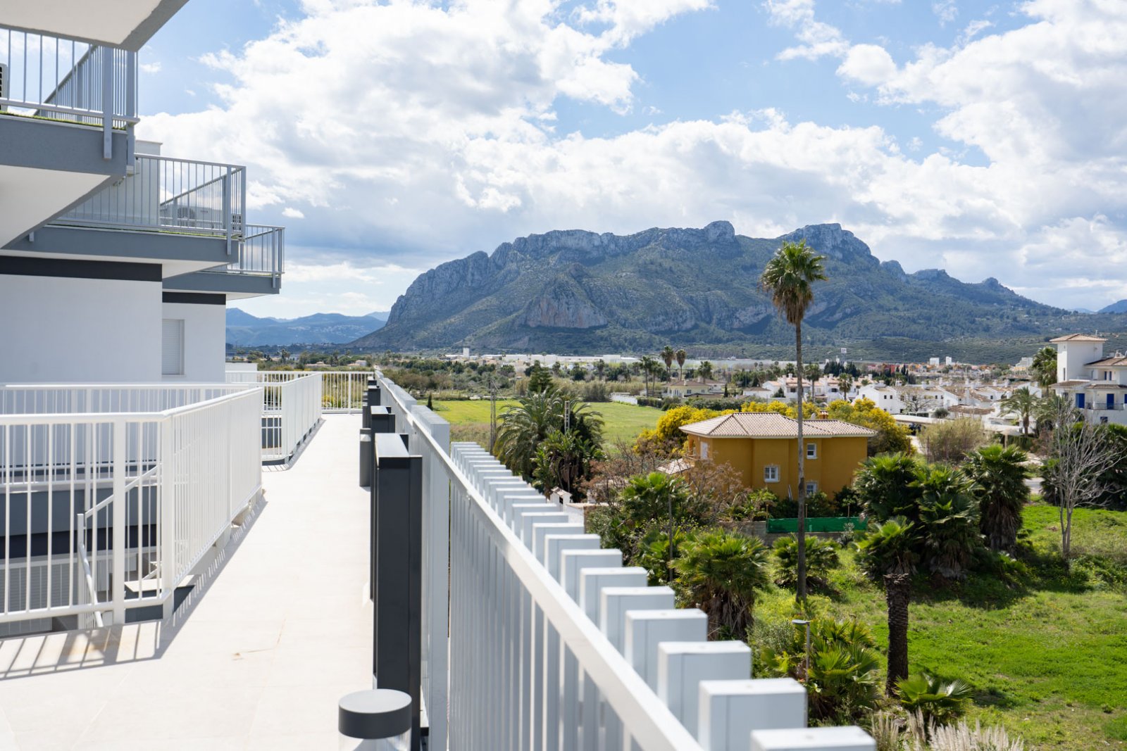 4502DEN Fantastisches modernes Penthouse direkt am Strand zu verkaufen in Denia