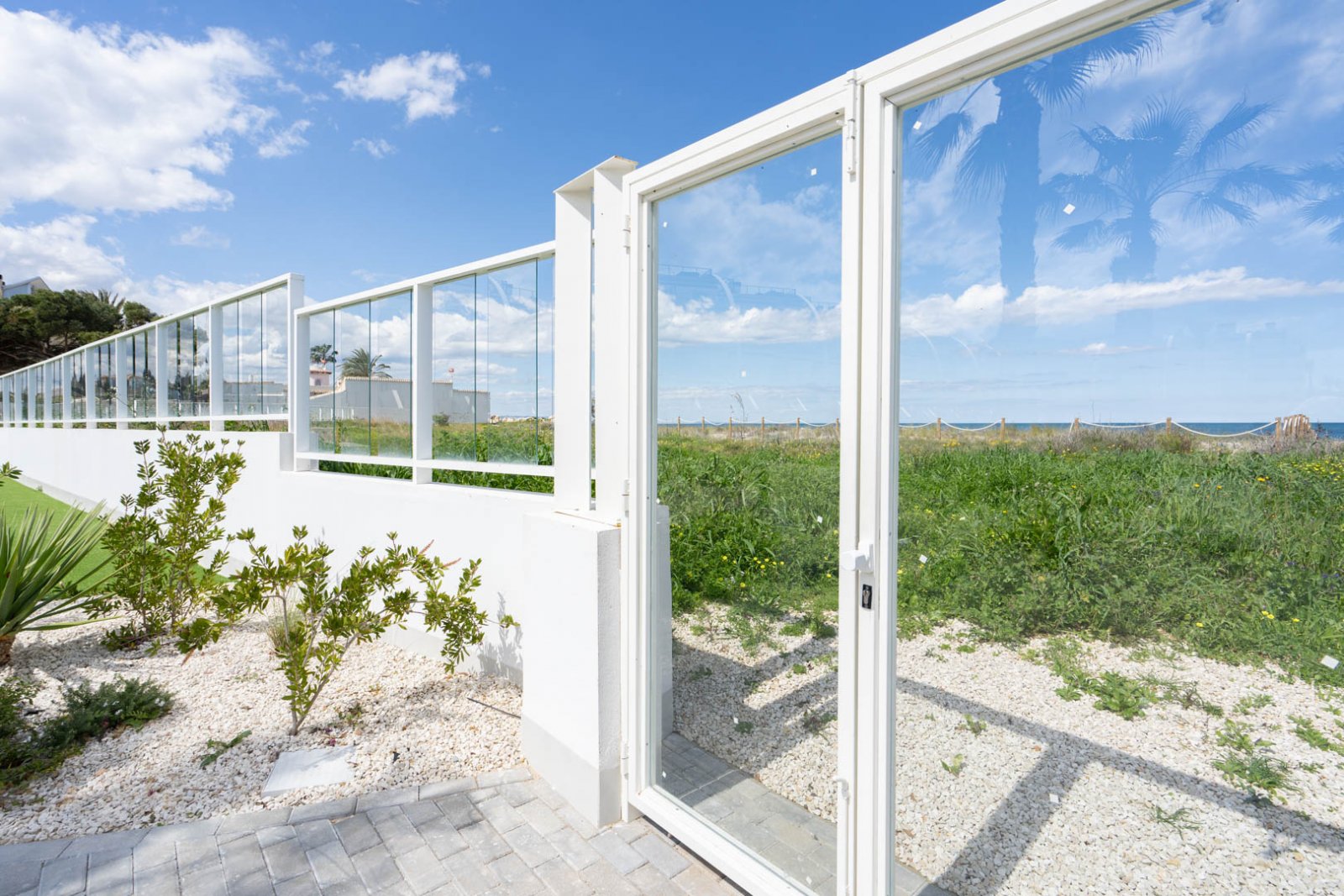 4502DEN Fantastisches modernes Penthouse direkt am Strand zu verkaufen in Denia