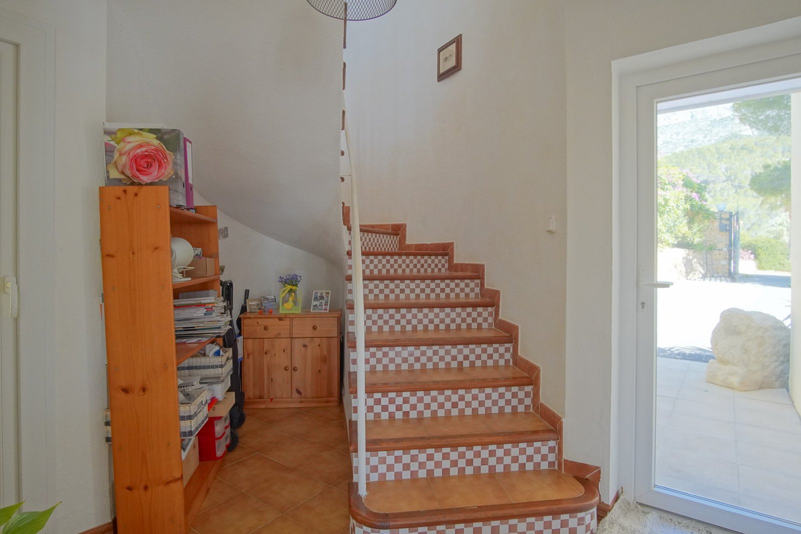 8256ALT Mediterrane Villa mit Teilblick auf das Meer und die Berge zum Verkauf in Altea.