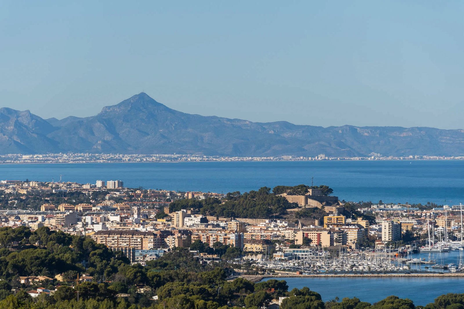 8297DEN Penthouse mit großer Terrasse, in erster Linie mit Meer- und Bergblick, zu verkaufen in Denia.