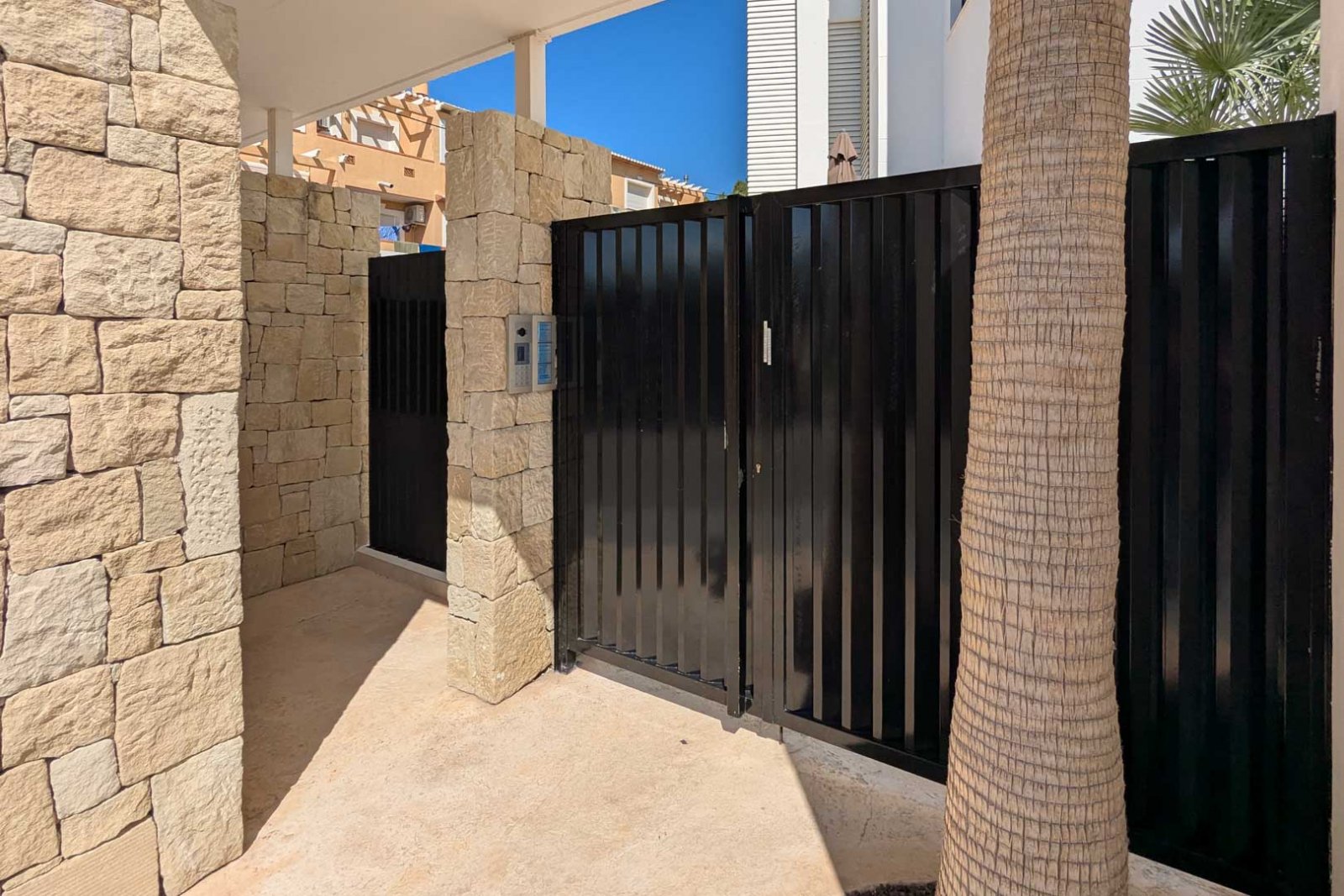 8297DEN Penthouse mit großer Terrasse, in erster Linie mit Meer- und Bergblick, zu verkaufen in Denia.