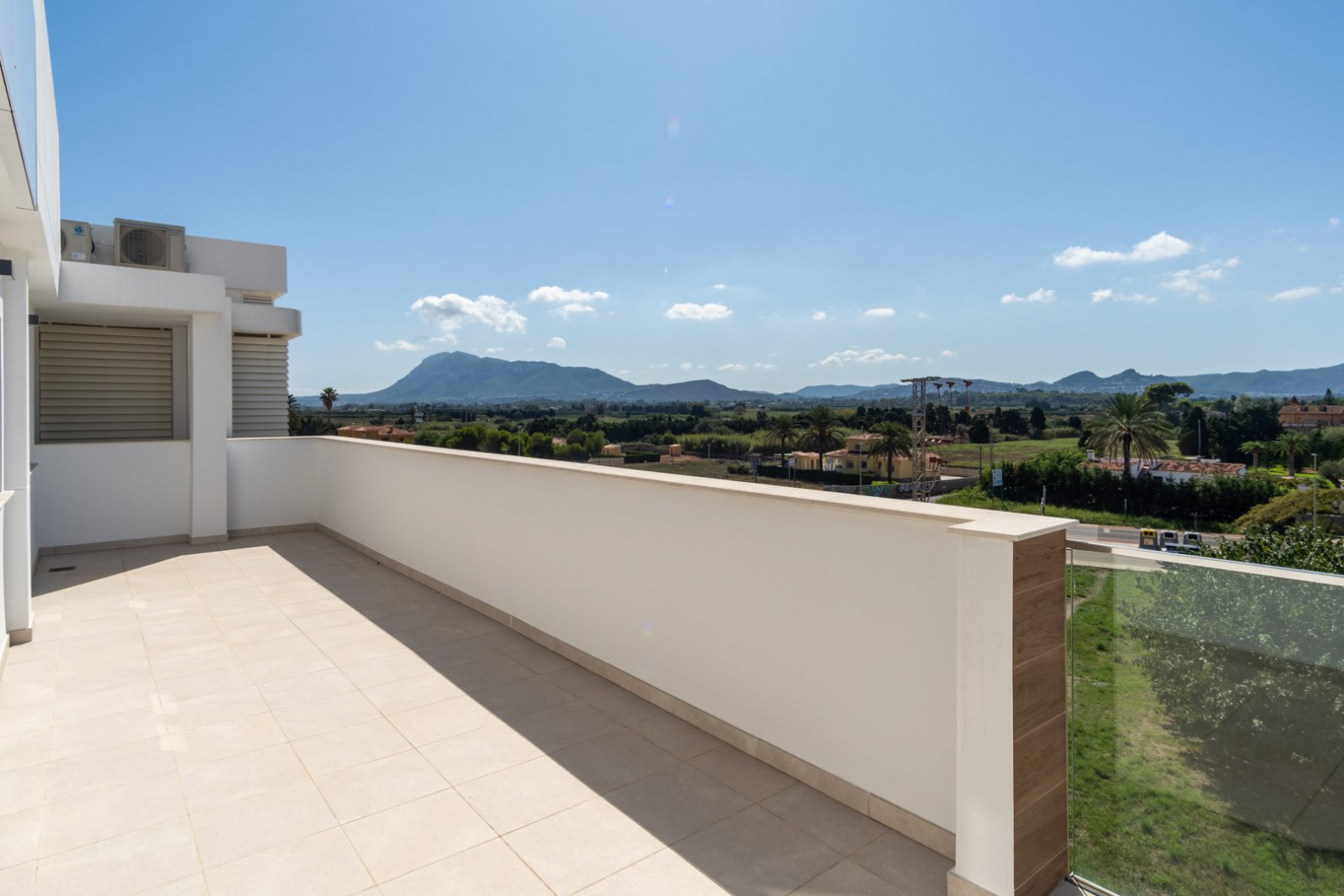 8297DEN Penthouse mit großer Terrasse, in erster Linie mit Meer- und Bergblick, zu verkaufen in Denia.