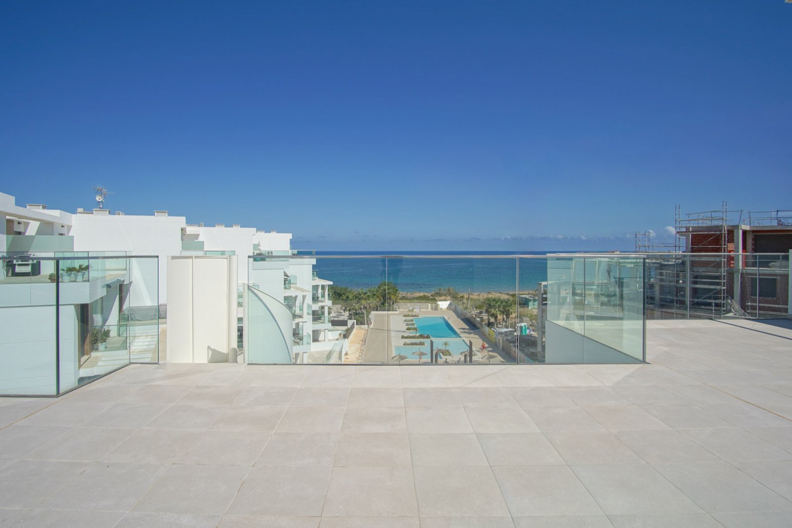 8297DEN Penthouse mit großer Terrasse, in erster Linie mit Meer- und Bergblick, zu verkaufen in Denia.