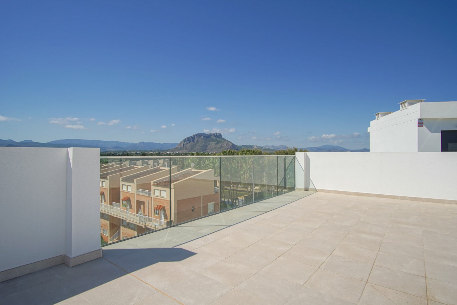 8297DEN Penthouse mit großer Terrasse, in erster Linie mit Meer- und Bergblick, zu verkaufen in Denia.