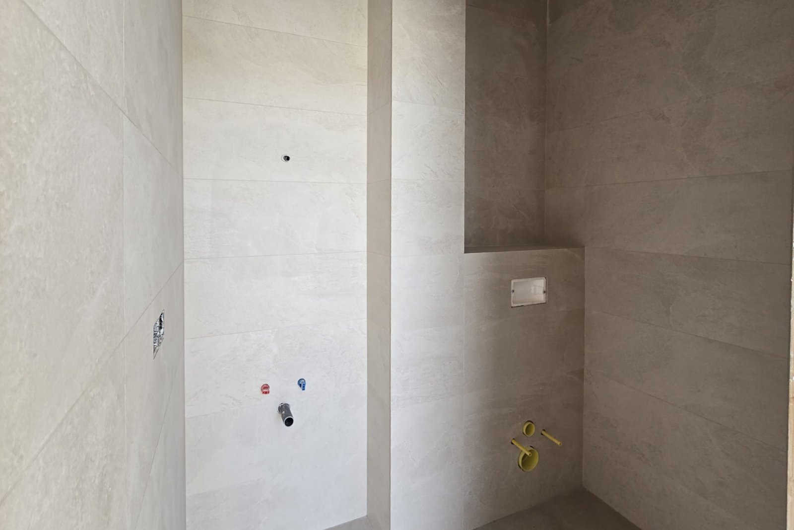 8288VER Moderne Villa im Bau in Meeresnähe zum Verkauf in Vergel.