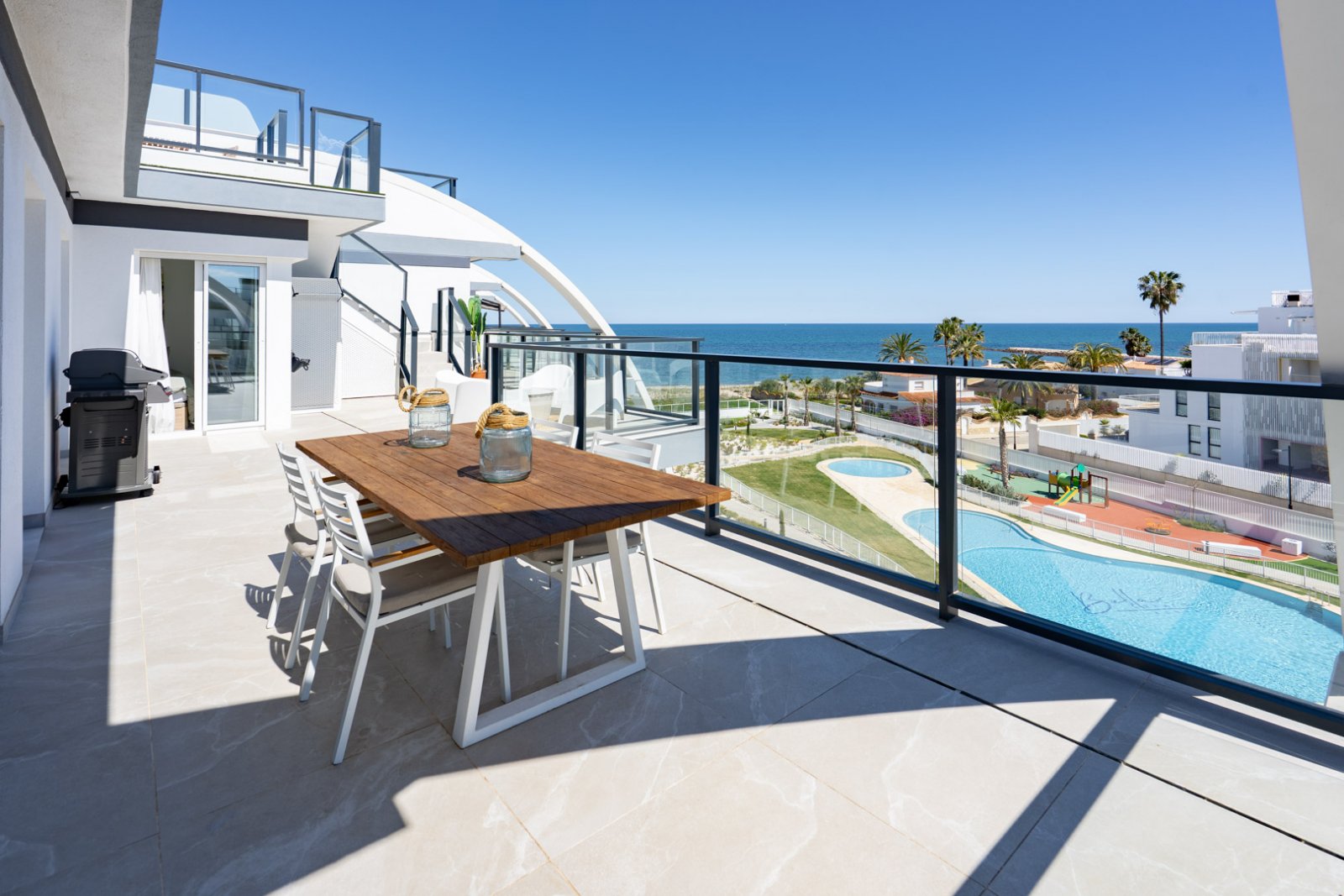 4502DEN Fantastisches modernes Penthouse direkt am Strand zu verkaufen in Denia