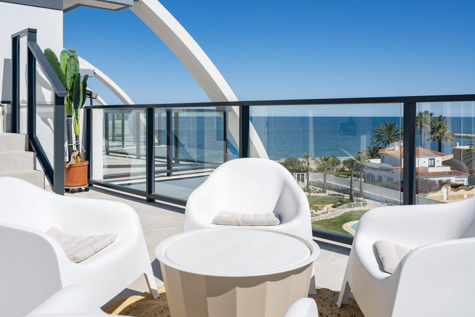 4502DEN Fantastisches modernes Penthouse direkt am Strand zu verkaufen in Denia