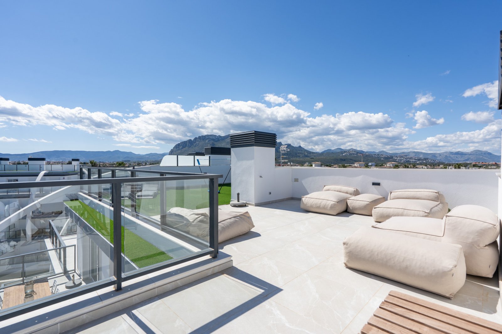 4502DEN Fantastisches modernes Penthouse direkt am Strand zu verkaufen in Denia
