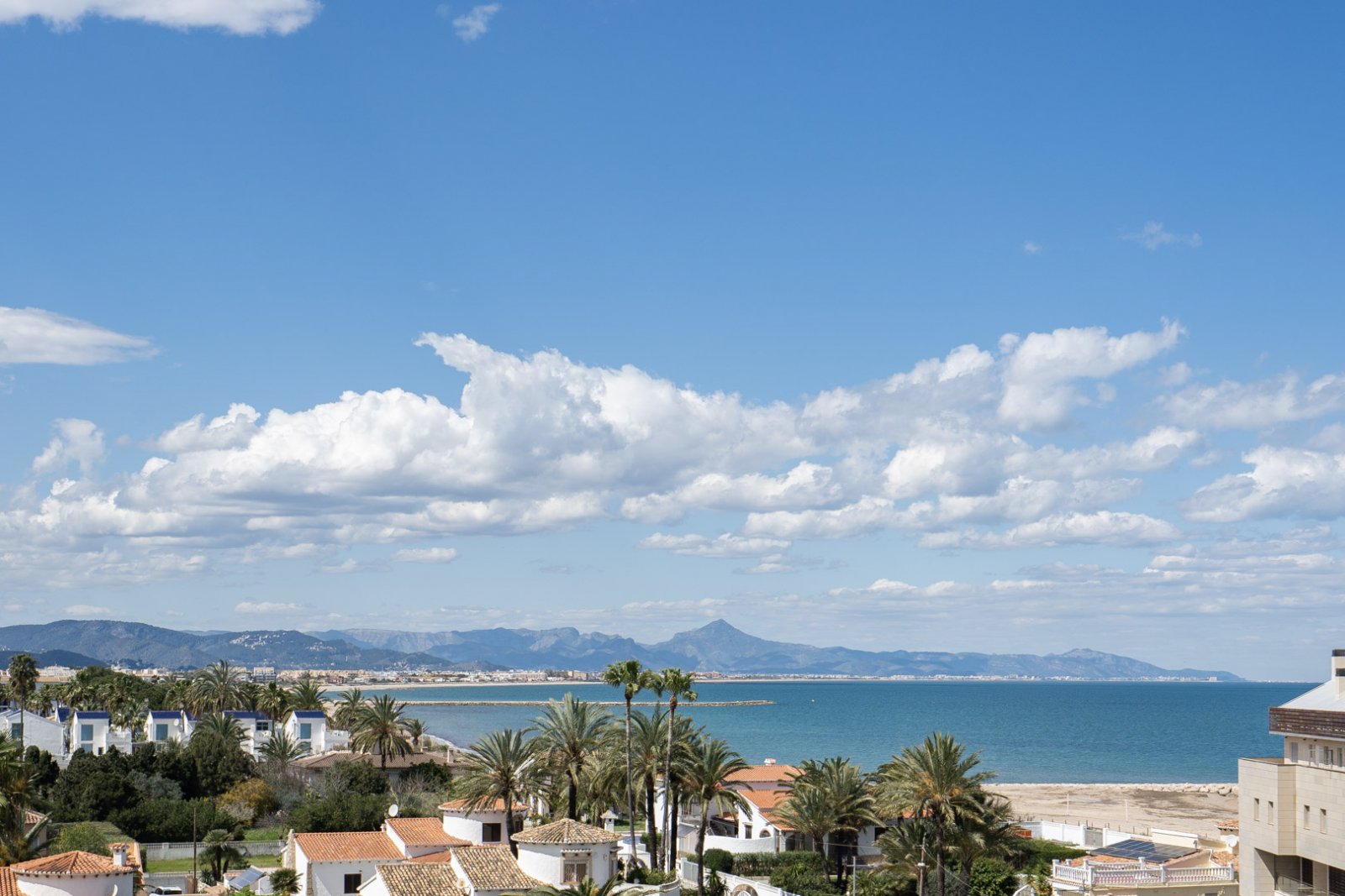 4502DEN Fantastisches modernes Penthouse direkt am Strand zu verkaufen in Denia