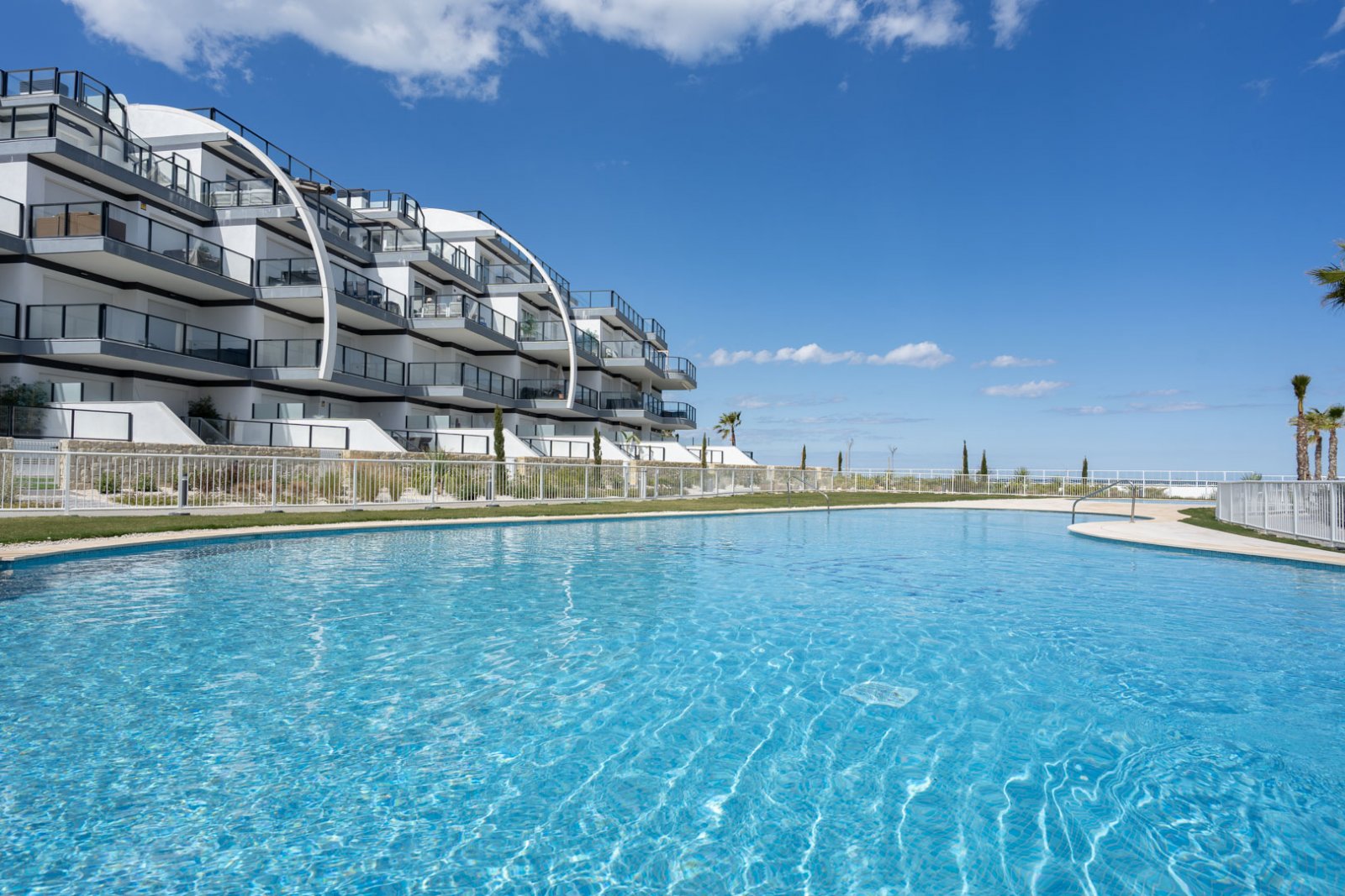 4502DEN Fantastisches modernes Penthouse direkt am Strand zu verkaufen in Denia