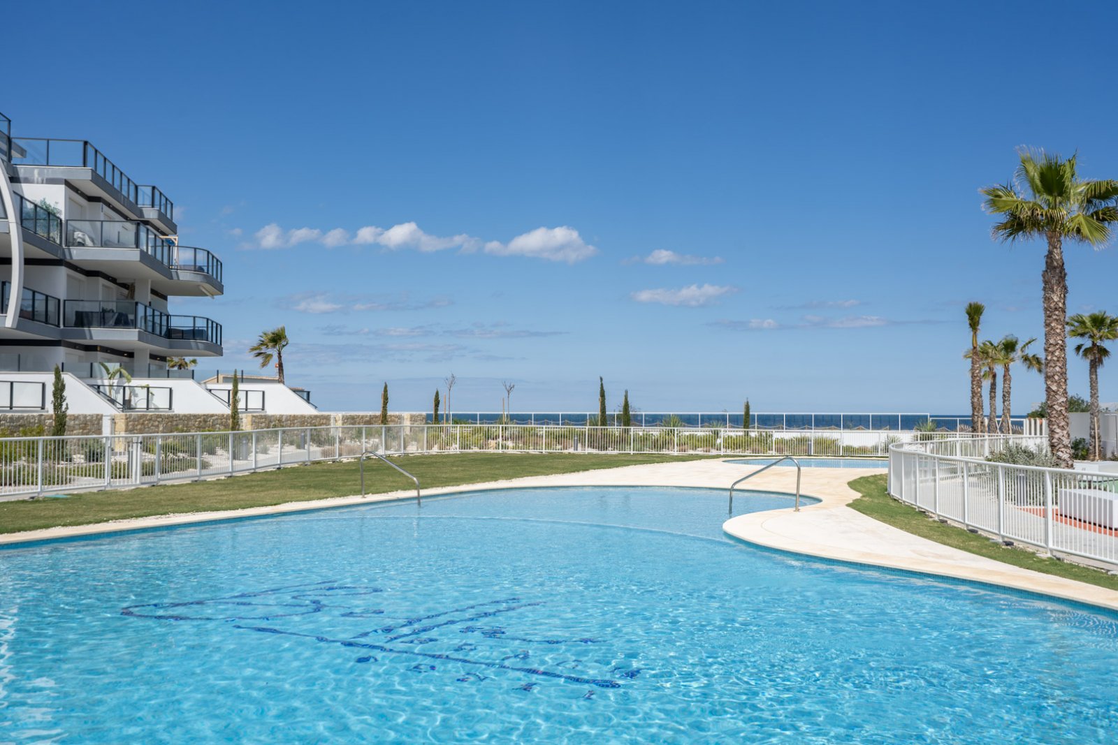 4502DEN Fantastisches modernes Penthouse direkt am Strand zu verkaufen in Denia
