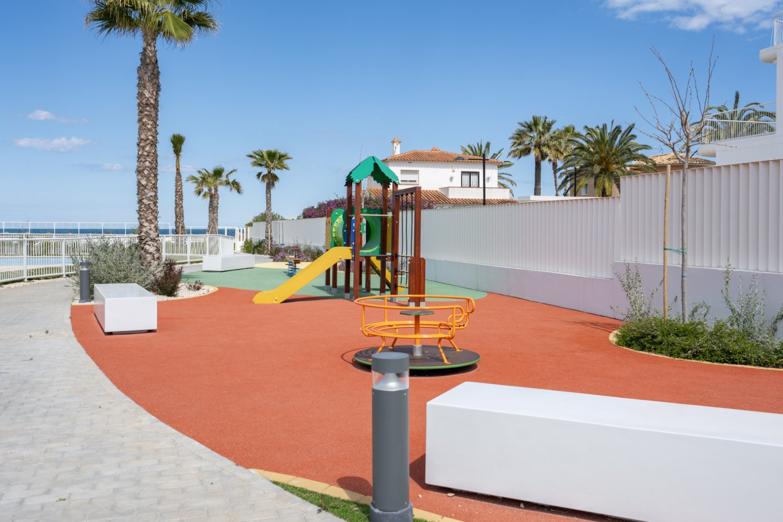 4502DEN Fantastisches modernes Penthouse direkt am Strand zu verkaufen in Denia