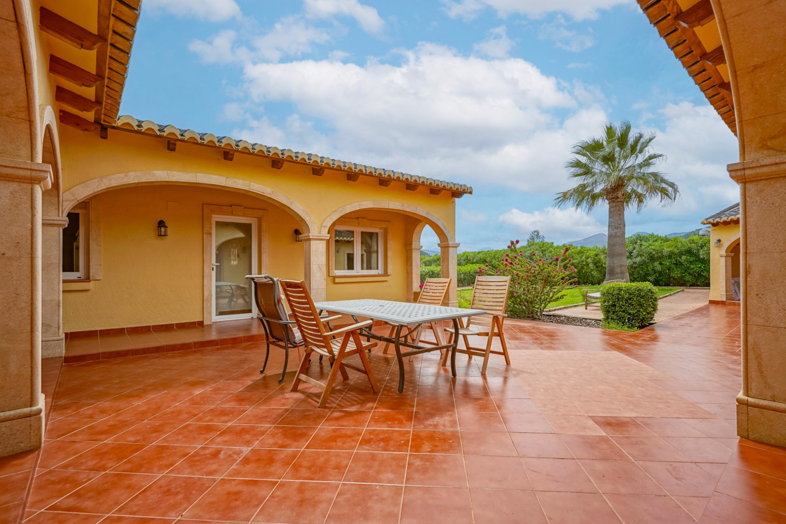 4523GAT Geräumige Villa auf großem Grundstück zum Verkauf in Gata de Gorgos