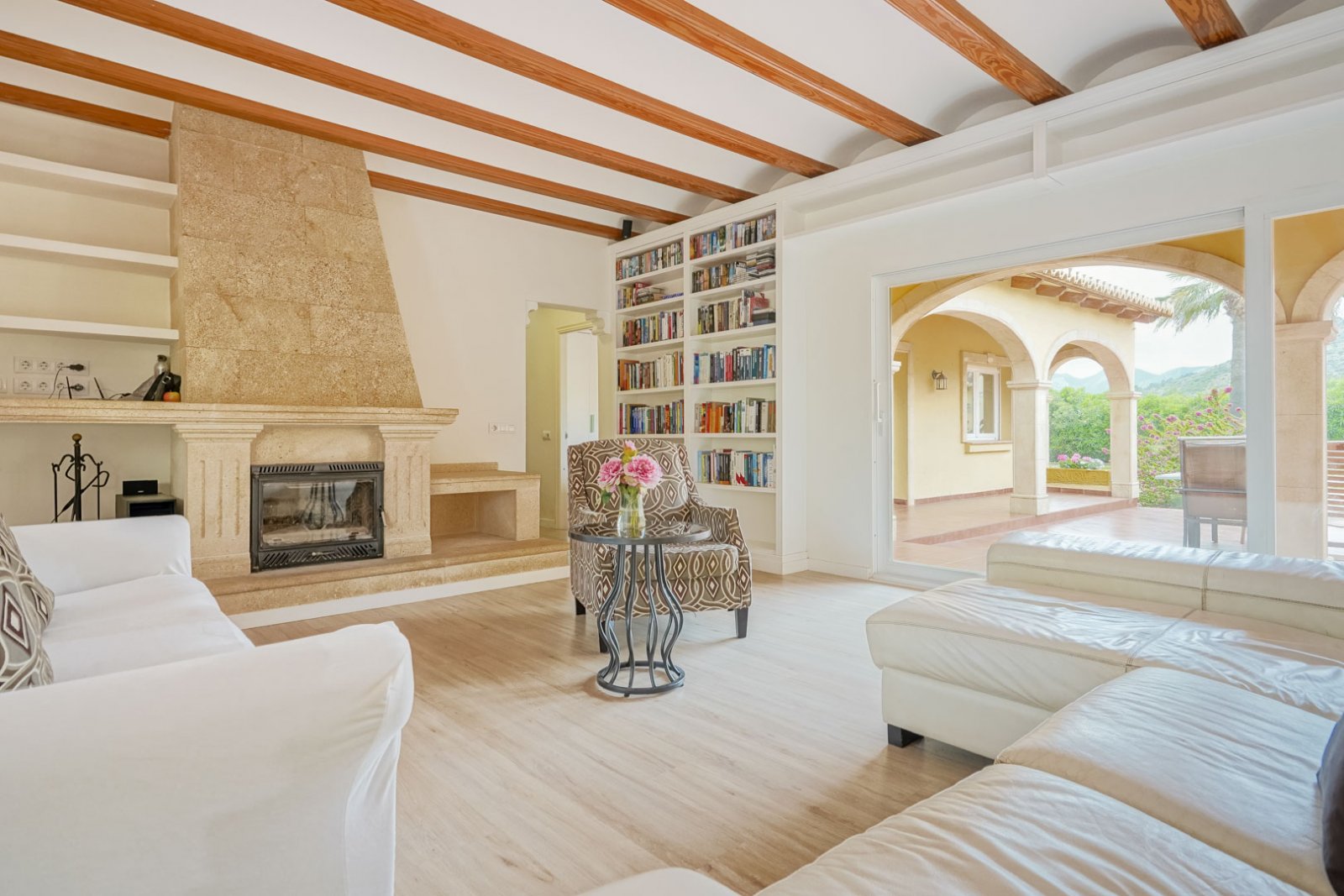 4523GAT Geräumige Villa auf großem Grundstück zum Verkauf in Gata de Gorgos