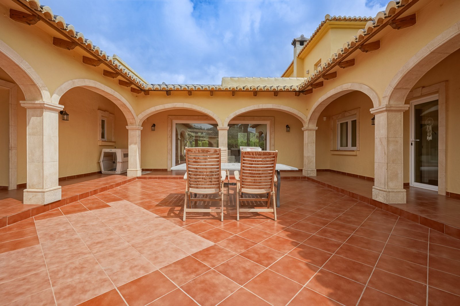 4523GAT Geräumige Villa auf großem Grundstück zum Verkauf in Gata de Gorgos