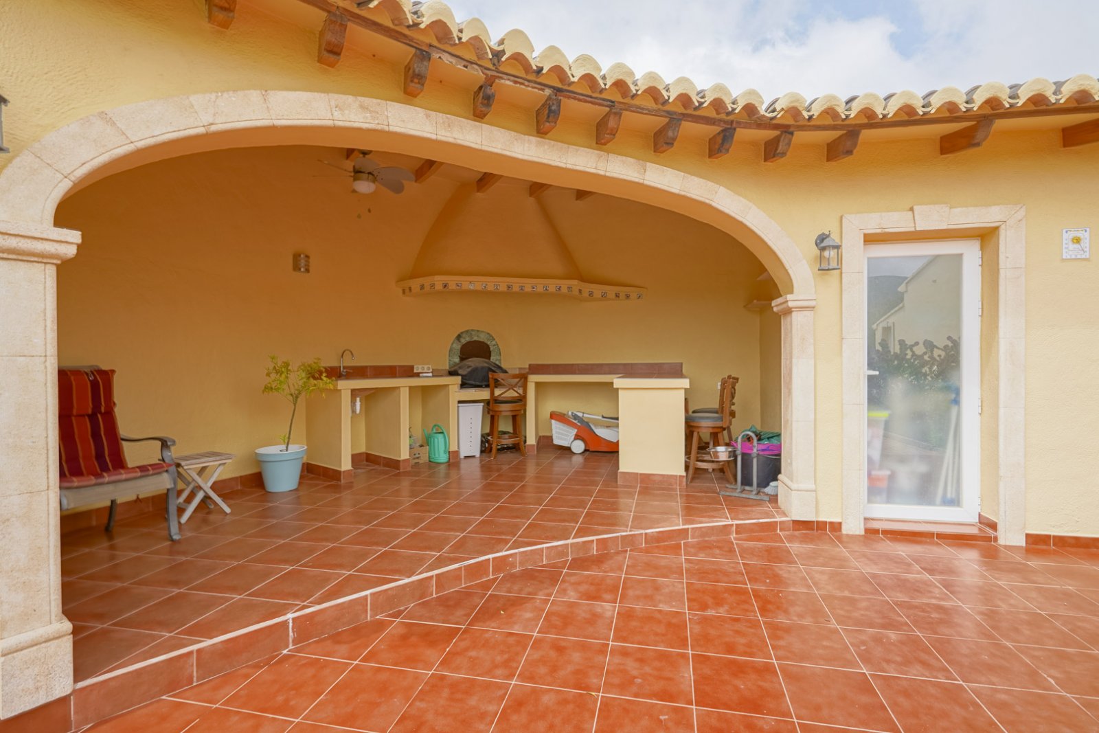 4523GAT Geräumige Villa auf großem Grundstück zum Verkauf in Gata de Gorgos