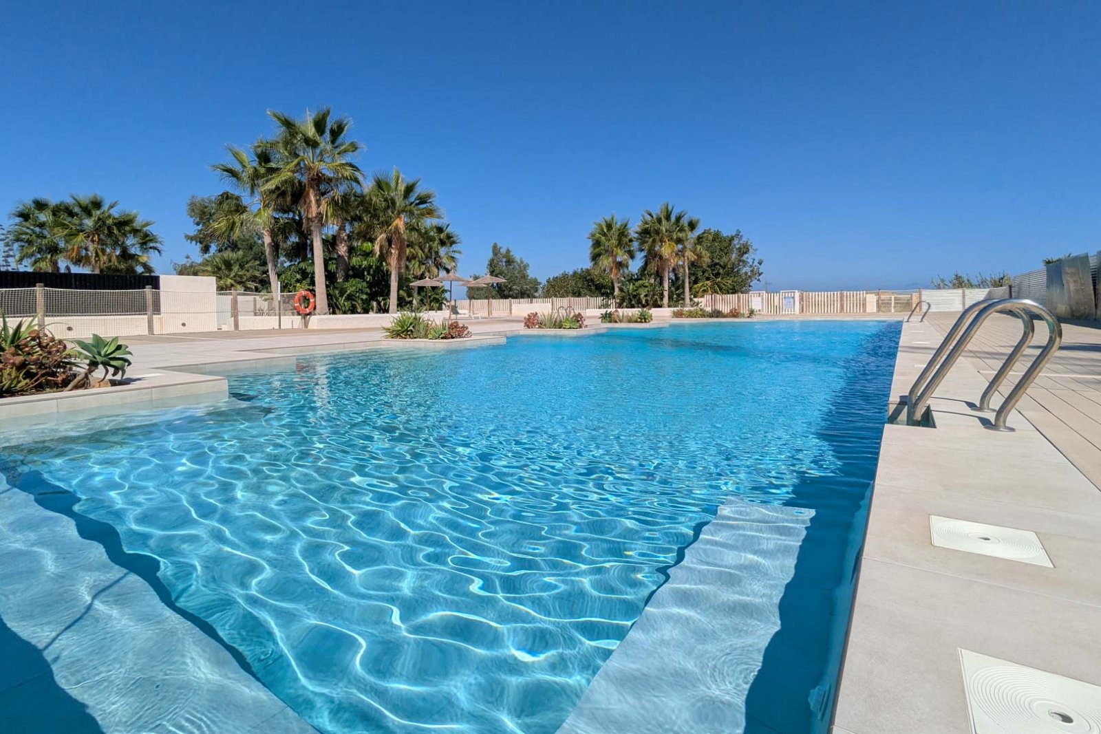 8297DEN Penthouse mit großer Terrasse, in erster Linie mit Meer- und Bergblick, zu verkaufen in Denia.