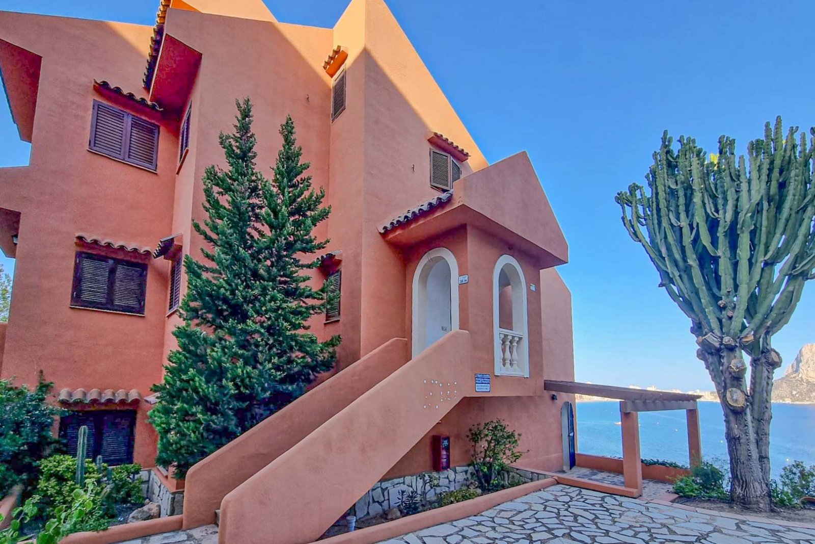 C3XY8206CAL Doppelhaushälfte mit direktem Meerblick zum Verkauf in Calpe.