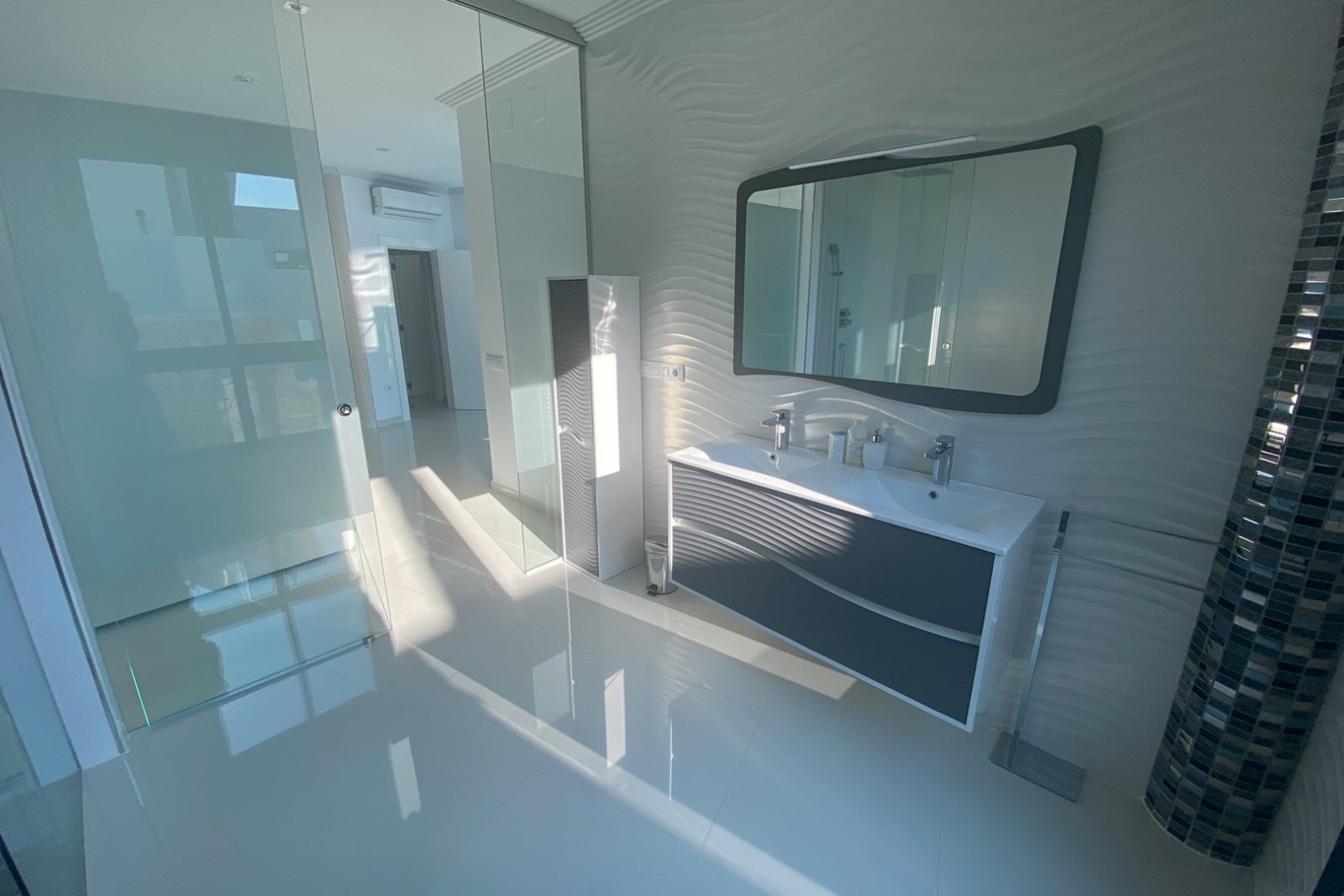 4442BEN Moderne Villa mit atemberaubendem Meerblick in Benissa zu verkaufen