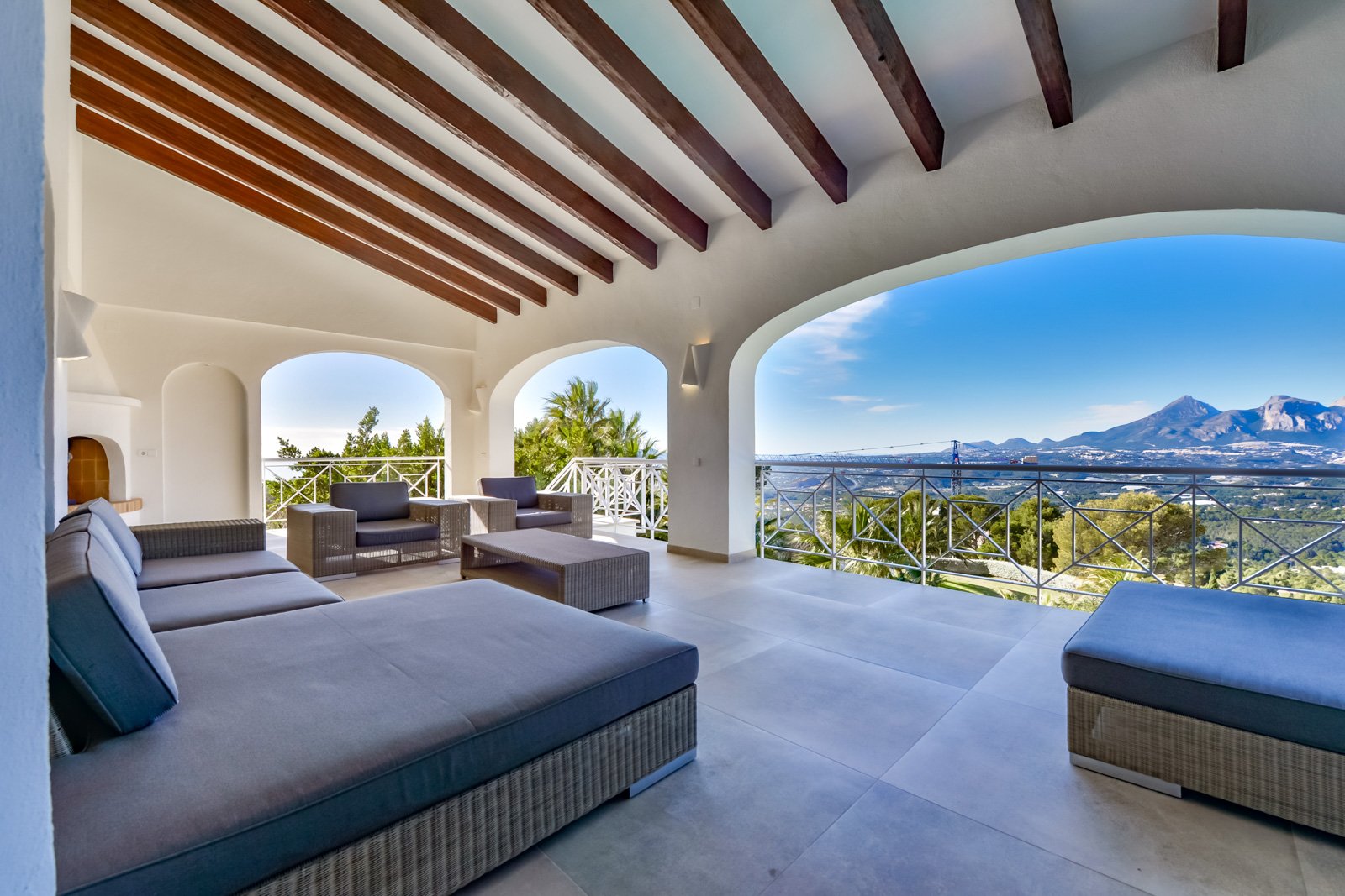 4495ALT Luxuriöse Villa mit Meerblick und geräumigem Gästehaus zum Verkauf in Sierra de Altea4495ALT Luxueuze villa met zeezicht en ruim gastenverblij