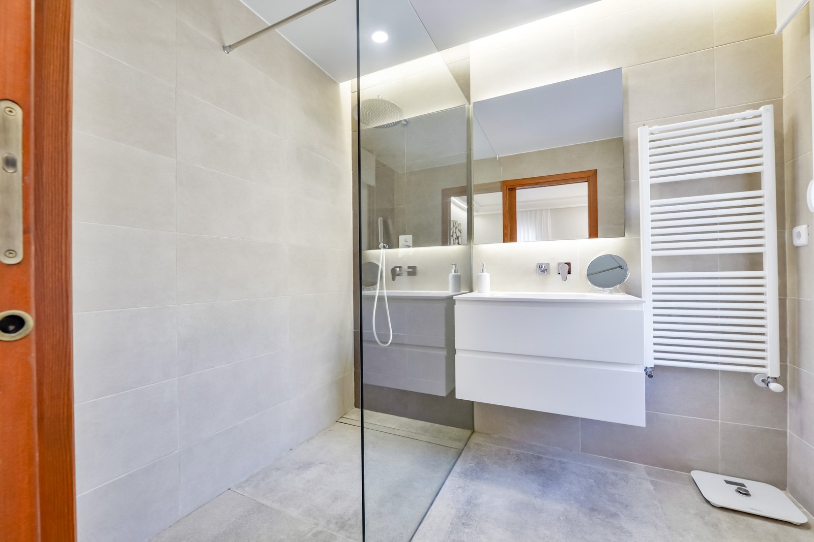 4495ALT Luxuriöse Villa mit Meerblick und geräumigem Gästehaus zum Verkauf in Sierra de Altea4495ALT Luxueuze villa met zeezicht en ruim gastenverblij