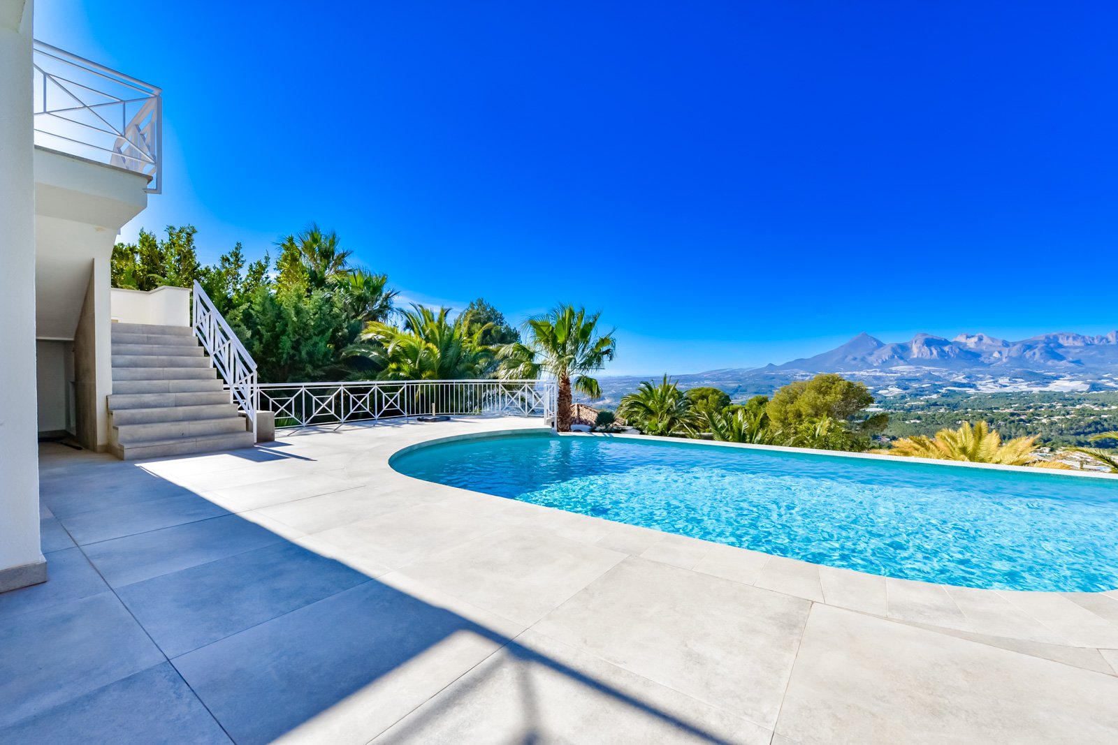 4495ALT Luxuriöse Villa mit Meerblick und geräumigem Gästehaus zum Verkauf in Sierra de Altea4495ALT Luxueuze villa met zeezicht en ruim gastenverblij
