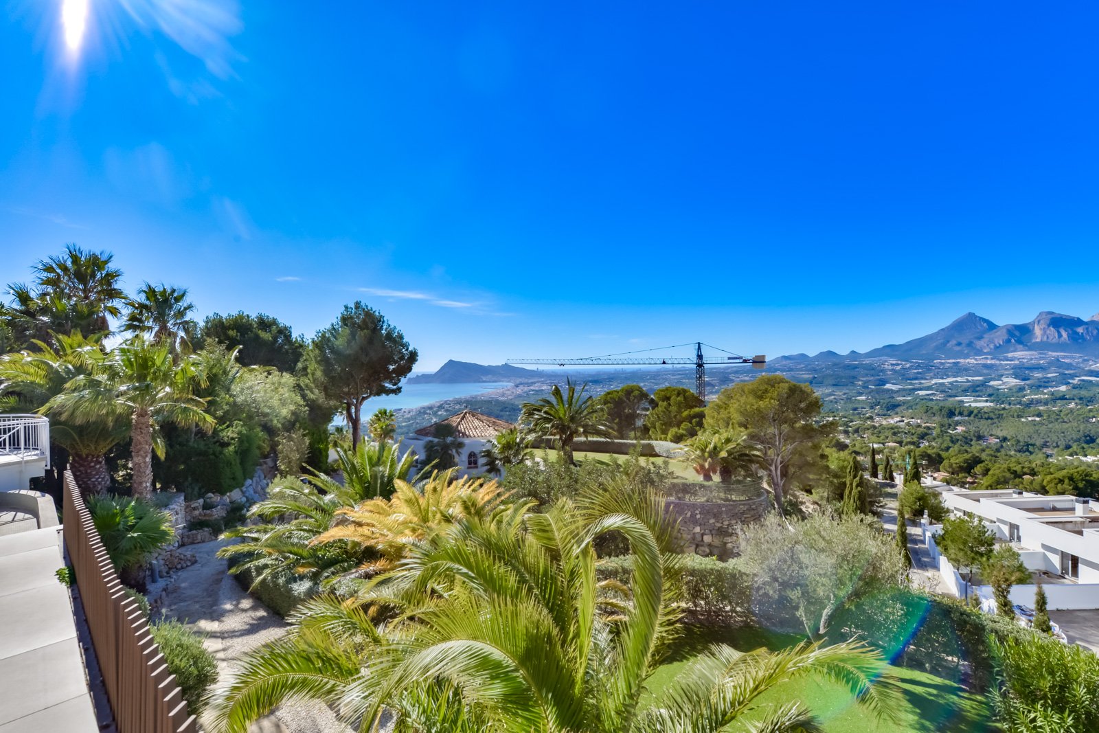 4495ALT Luxuriöse Villa mit Meerblick und geräumigem Gästehaus zum Verkauf in Sierra de Altea4495ALT Luxueuze villa met zeezicht en ruim gastenverblij