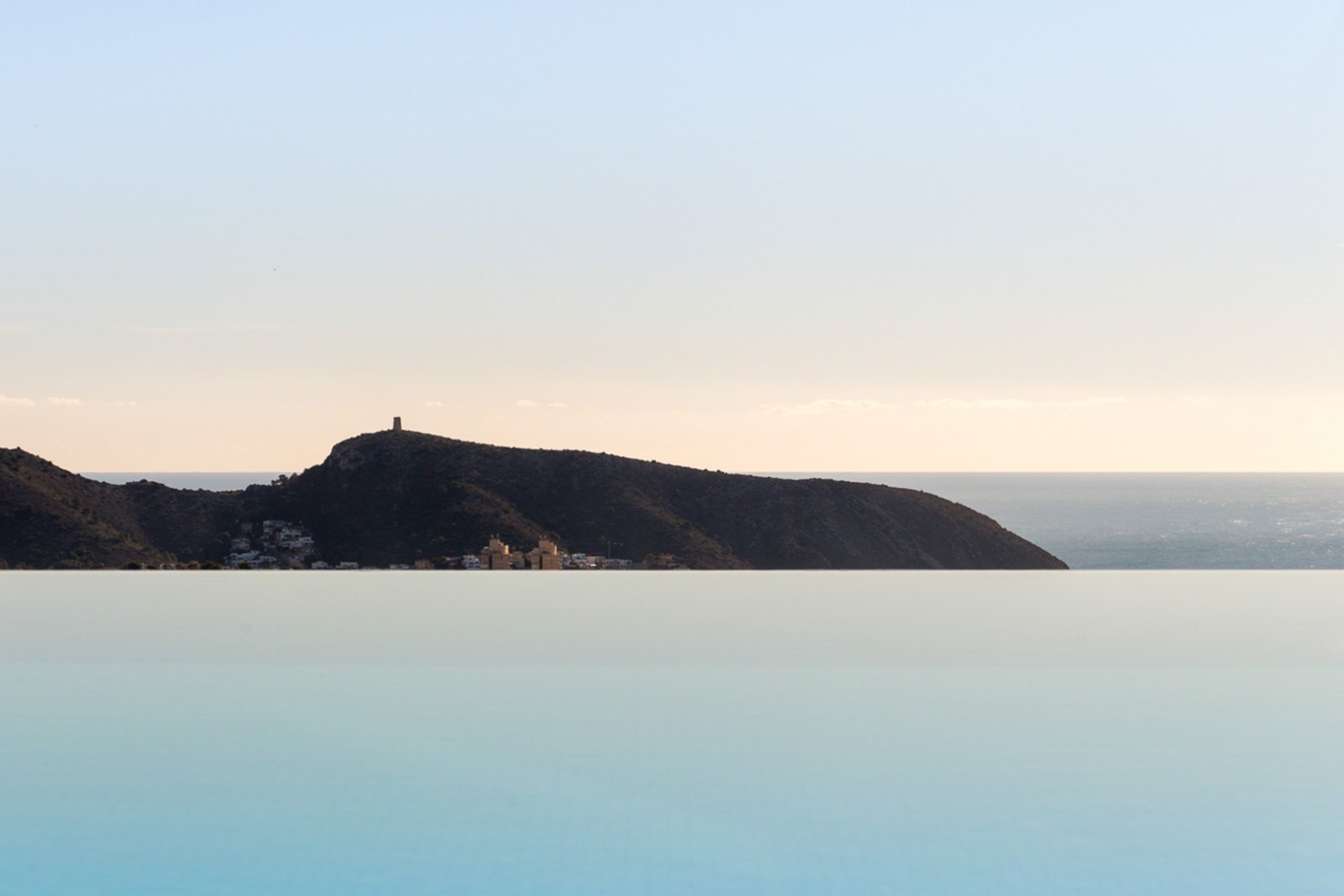 9002MOR Moderne Villa mit Panoramablick auf das Meer in Moraira zu verkaufen.