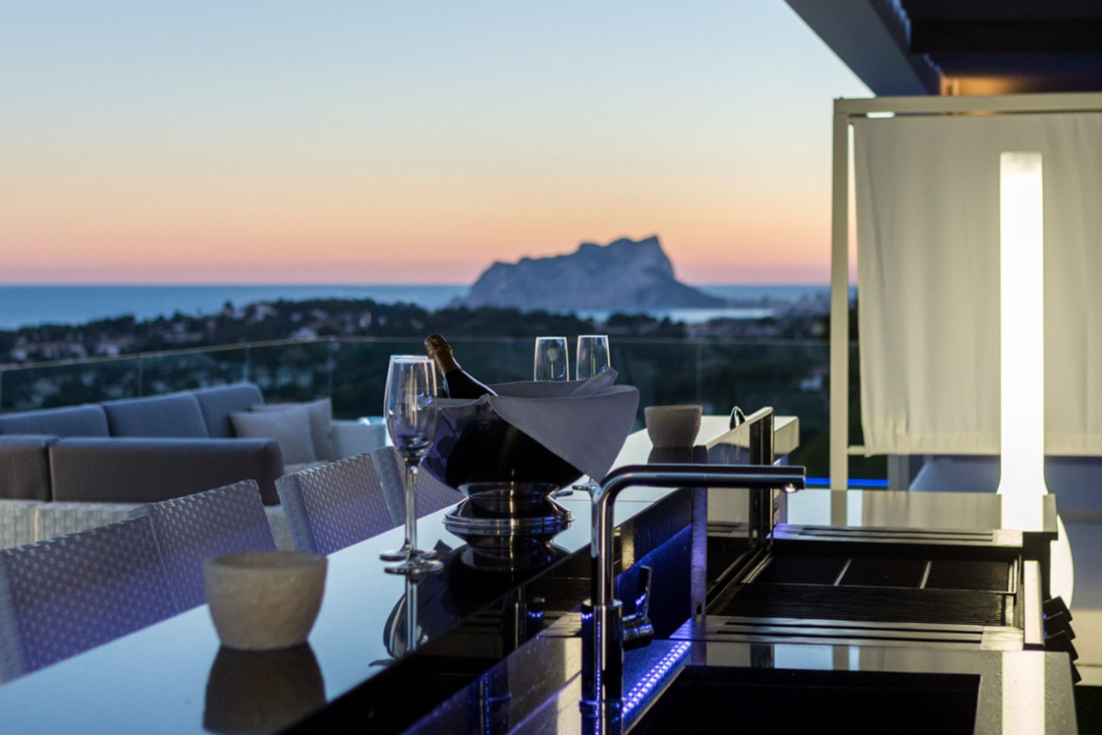 9002MOR Moderne Villa mit Panoramablick auf das Meer in Moraira zu verkaufen.