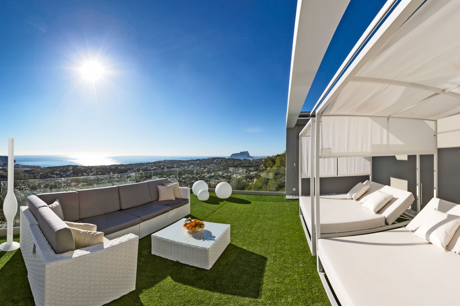 9002MOR Moderne Villa mit Panoramablick auf das Meer in Moraira zu verkaufen.