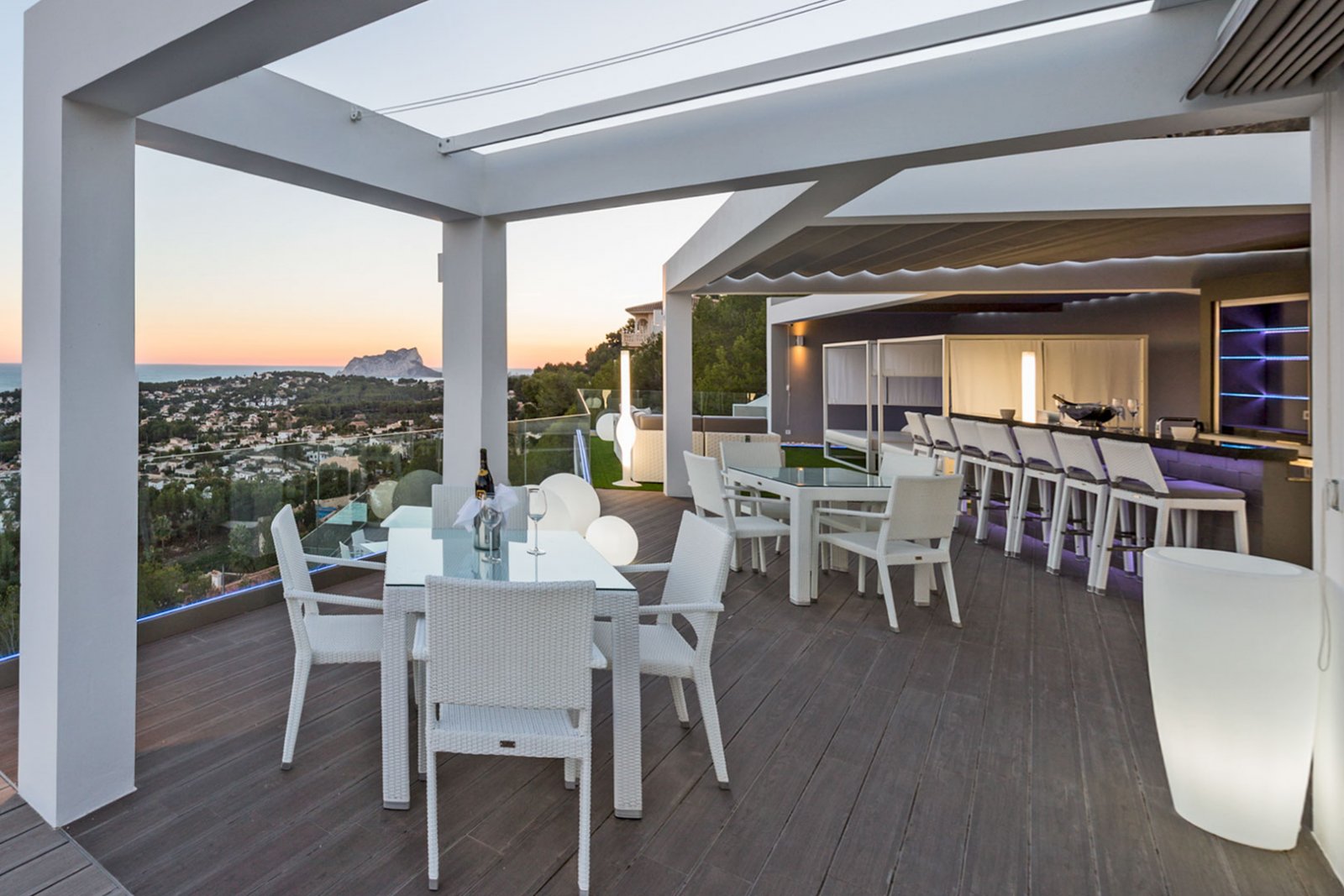 9002MOR Moderne Villa mit Panoramablick auf das Meer in Moraira zu verkaufen.