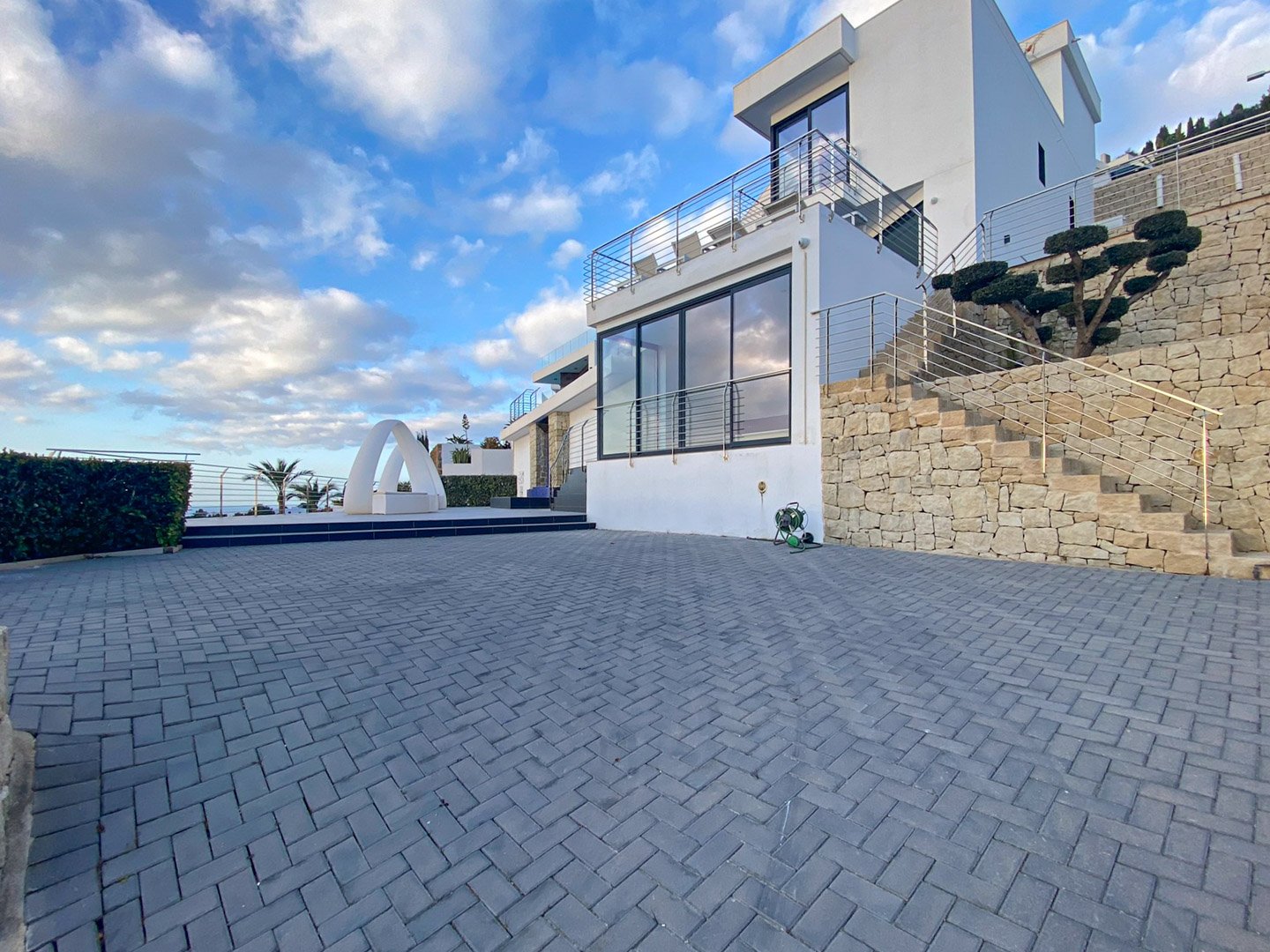 4442BEN Moderne Villa mit atemberaubendem Meerblick in Benissa zu verkaufen