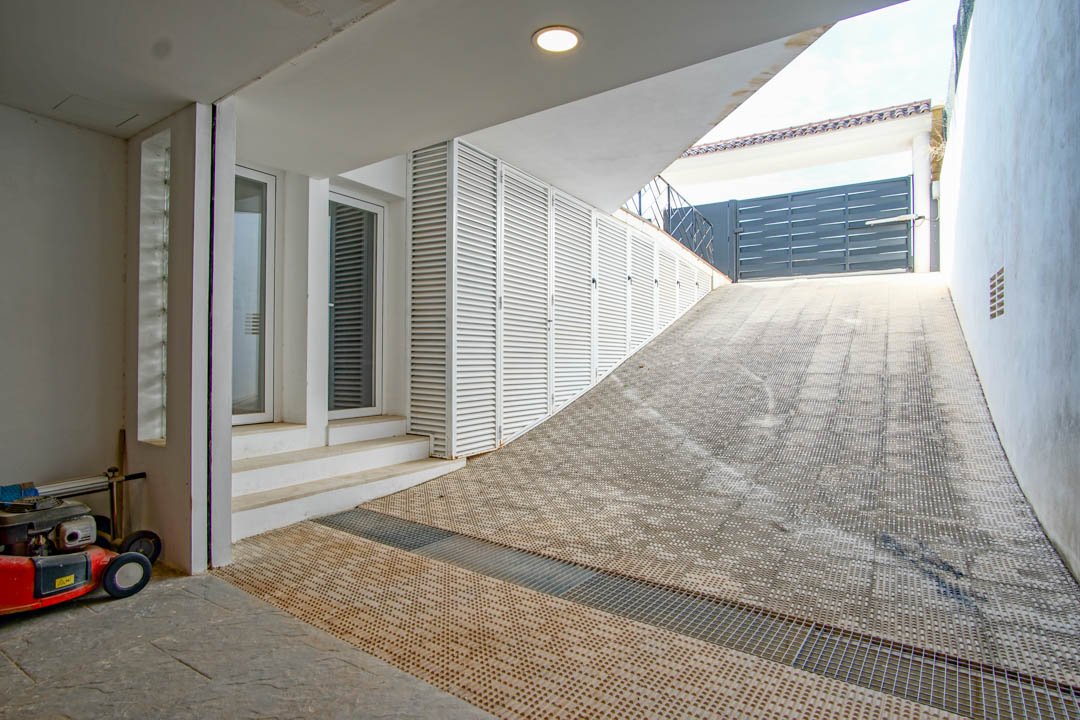 7030ALF Neue architektonische Villa im Kolonialstil zu verkaufen in Alfaz del Pi Alicante