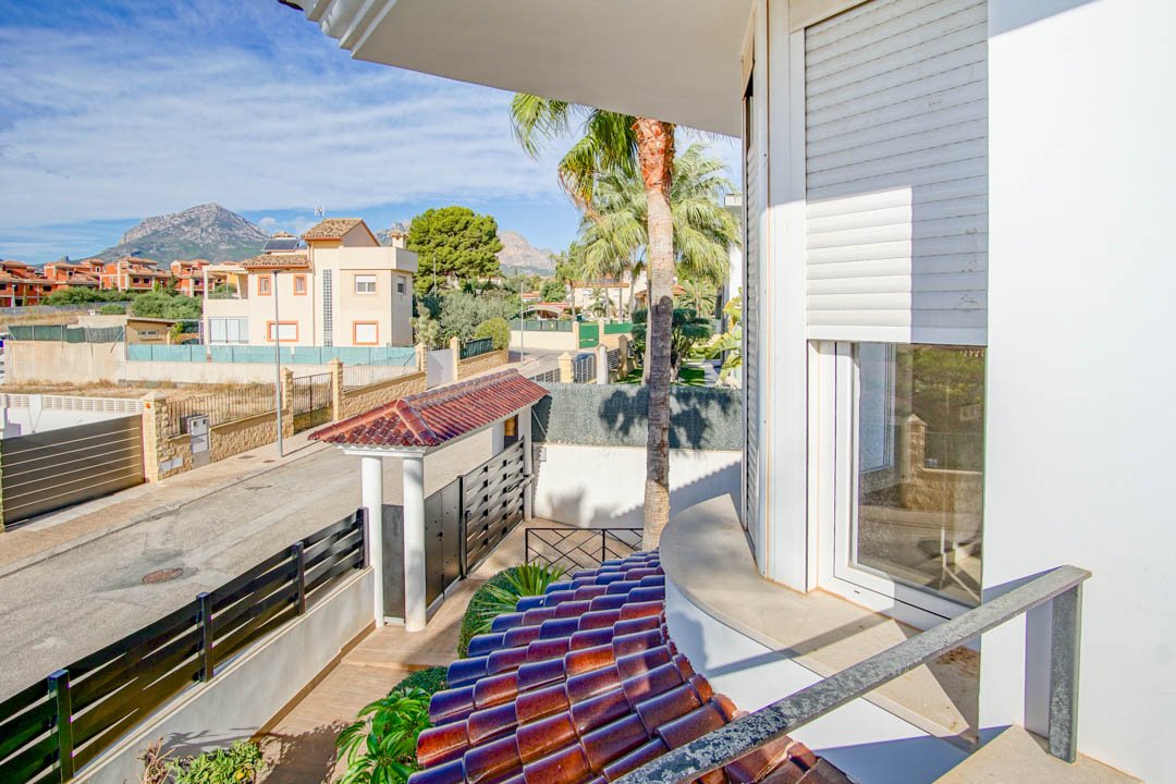 7030ALF Neue architektonische Villa im Kolonialstil zu verkaufen in Alfaz del Pi Alicante