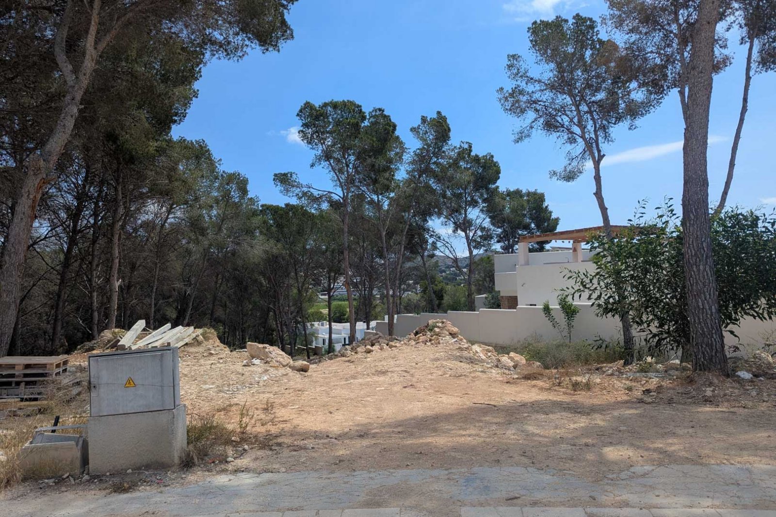 7120MOR Ibiza-Villa-Projekt mit Lizenz in Meeresnähe zum Verkauf in Moraira.